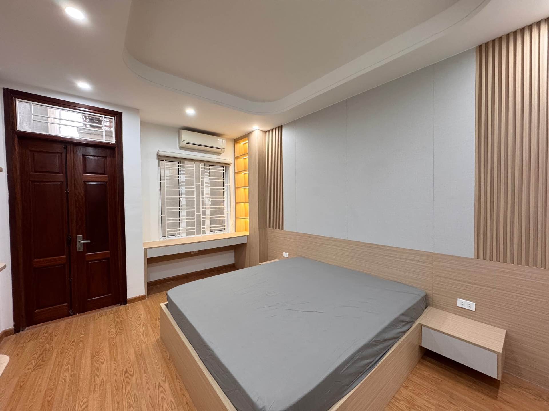Bán nhà ngõ Quỳnh - diện tích 31m2 5 tầng - Ô tô đỗ cổng - giá 10,35 tỷ