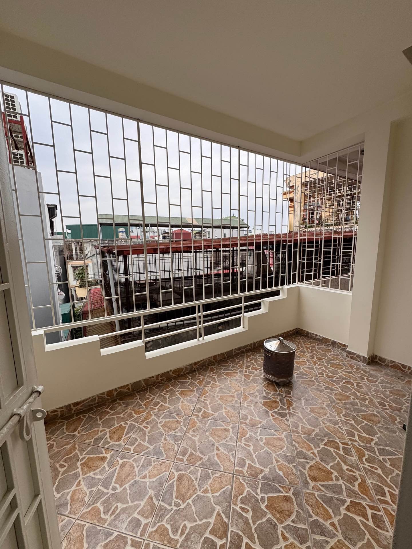 Bán nhà ngõ Quỳnh - diện tích 31m2 5 tầng - Ô tô đỗ cổng - giá 10,35 tỷ