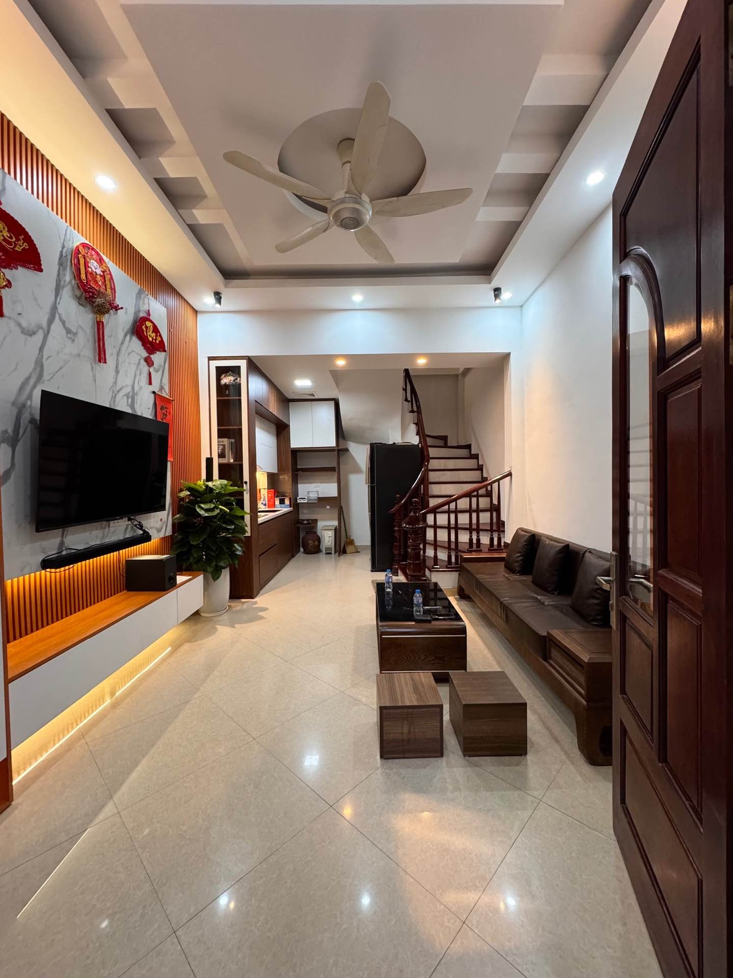 Bán nhà ngõ Quỳnh - diện tích 31m2 5 tầng - Ô tô đỗ cổng - giá 10,35 tỷ