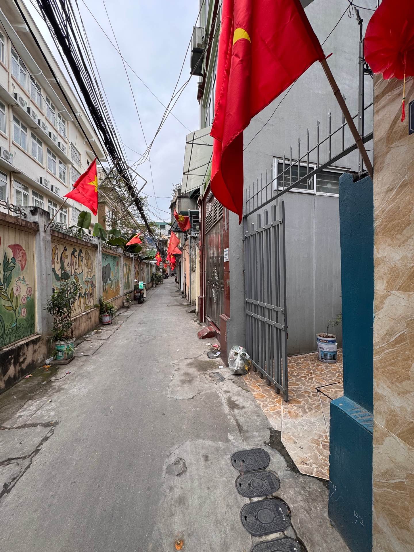 Bán nhà ngõ Quỳnh - diện tích 31m2 5 tầng - Ô tô đỗ cổng - giá 10,35 tỷ