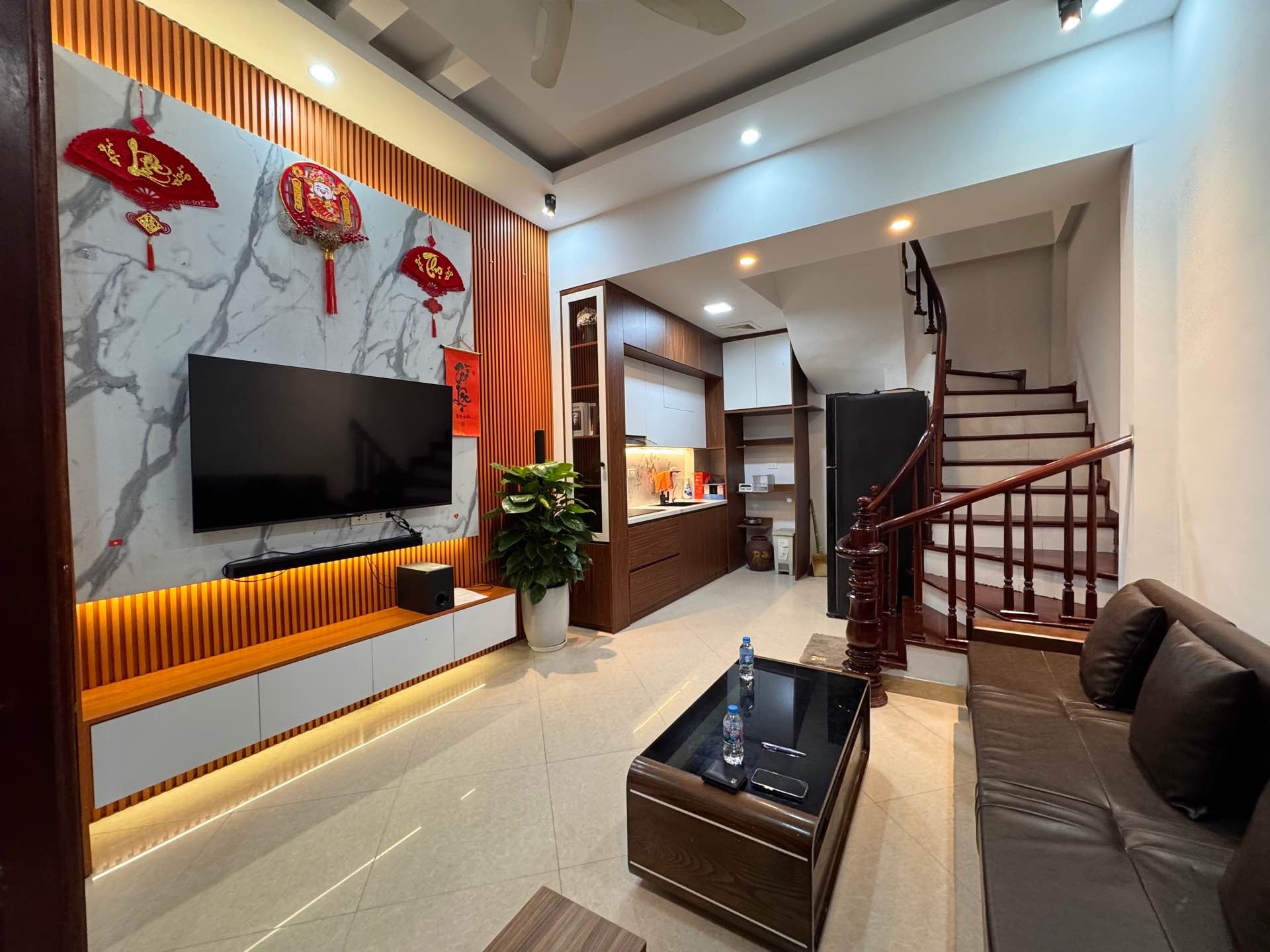 Bán nhà ngõ Quỳnh - diện tích 31m2 5 tầng - Ô tô đỗ cổng - giá 10,35 tỷ
