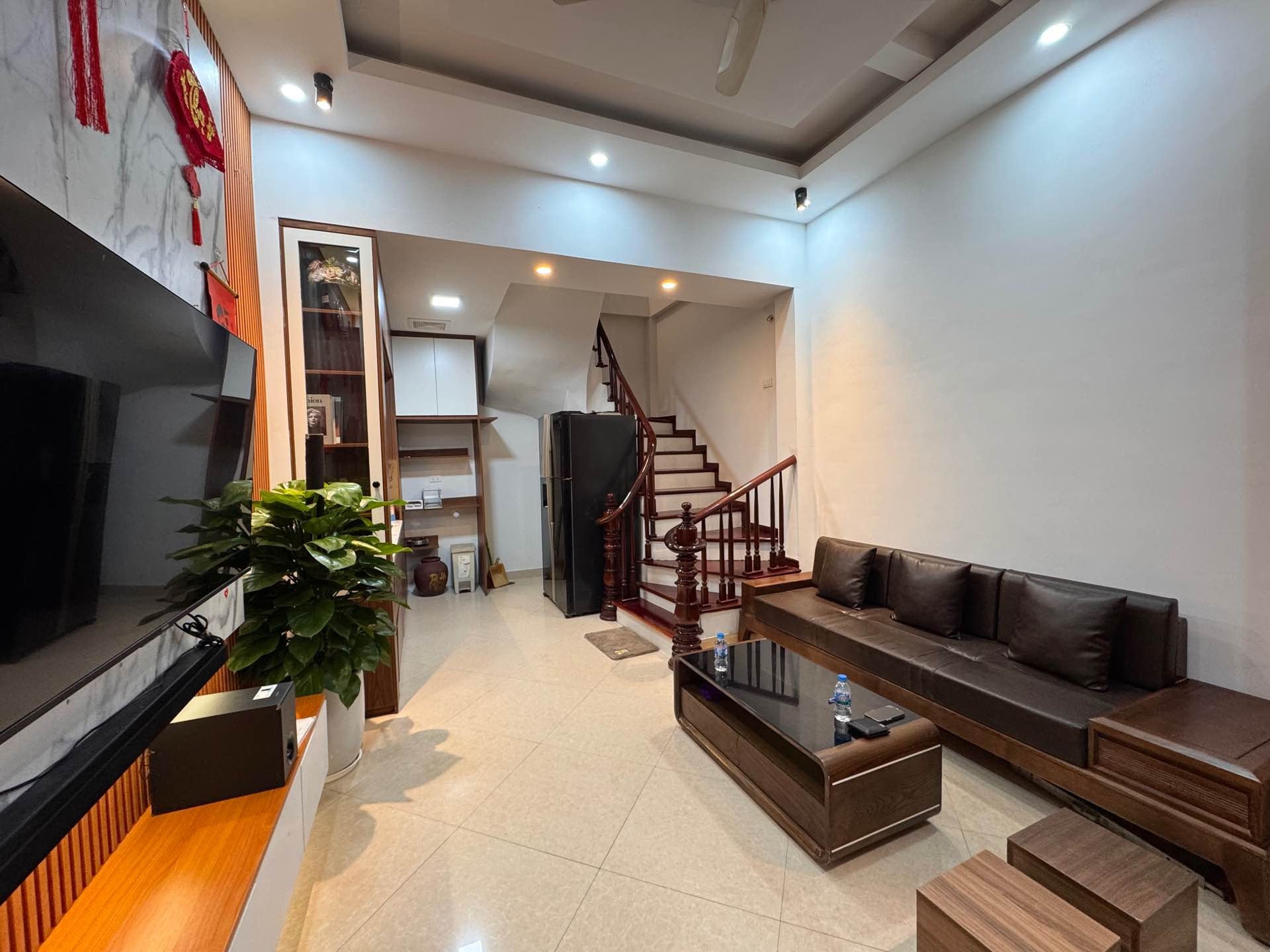 Bán nhà ngõ Quỳnh - diện tích 31m2 5 tầng - Ô tô đỗ cổng - giá 10,35 tỷ