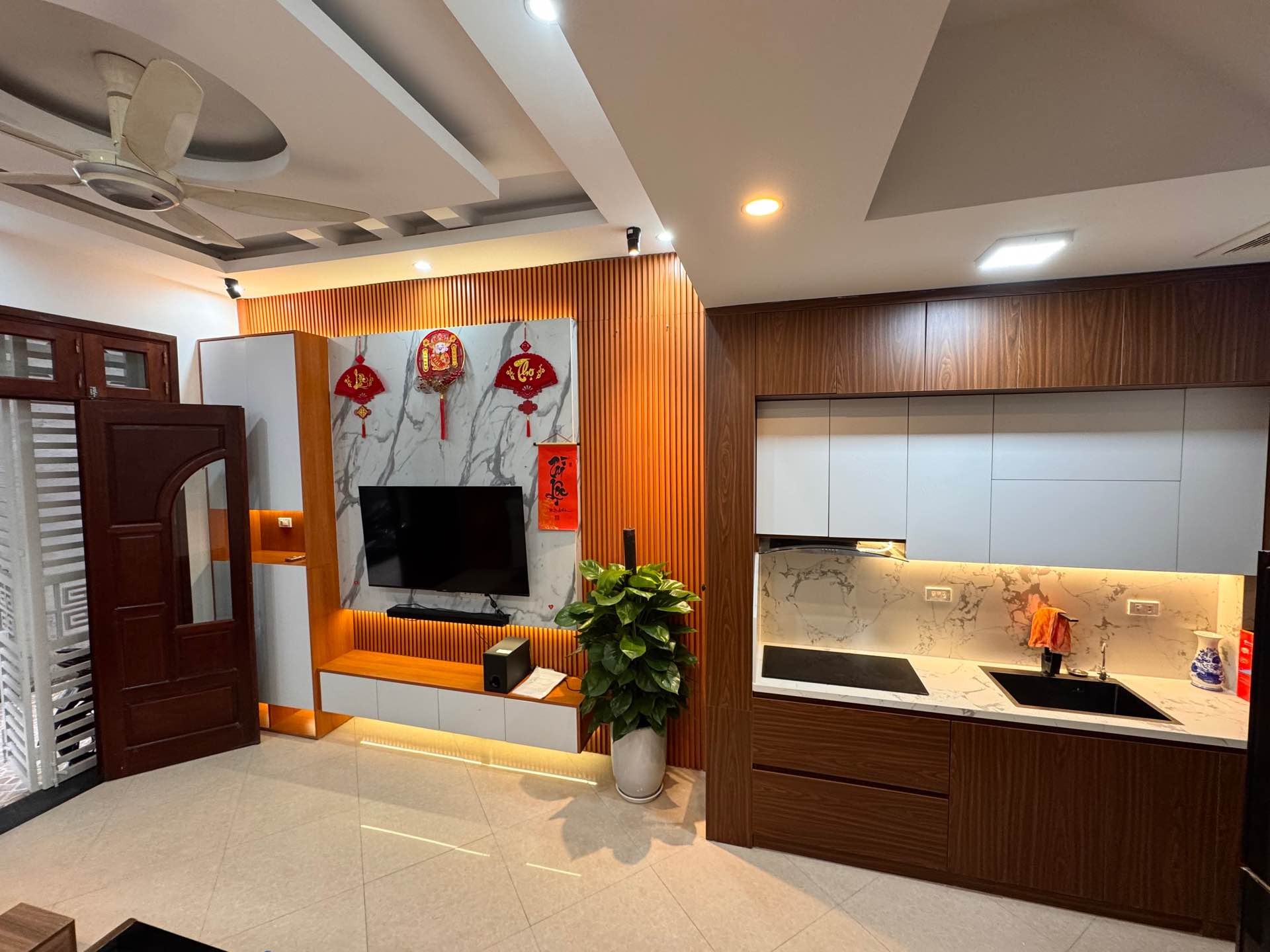Bán nhà ngõ Quỳnh - diện tích 31m2 5 tầng - Ô tô đỗ cổng - giá 10,35 tỷ
