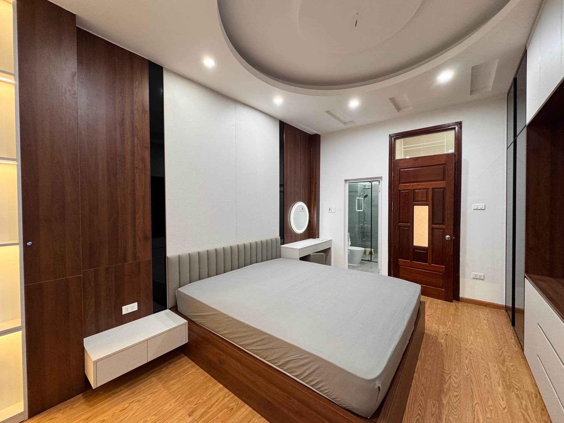 Bán nhà ngõ Quỳnh - diện tích 31m2 5 tầng - Ô tô đỗ cổng - giá 10,35 tỷ