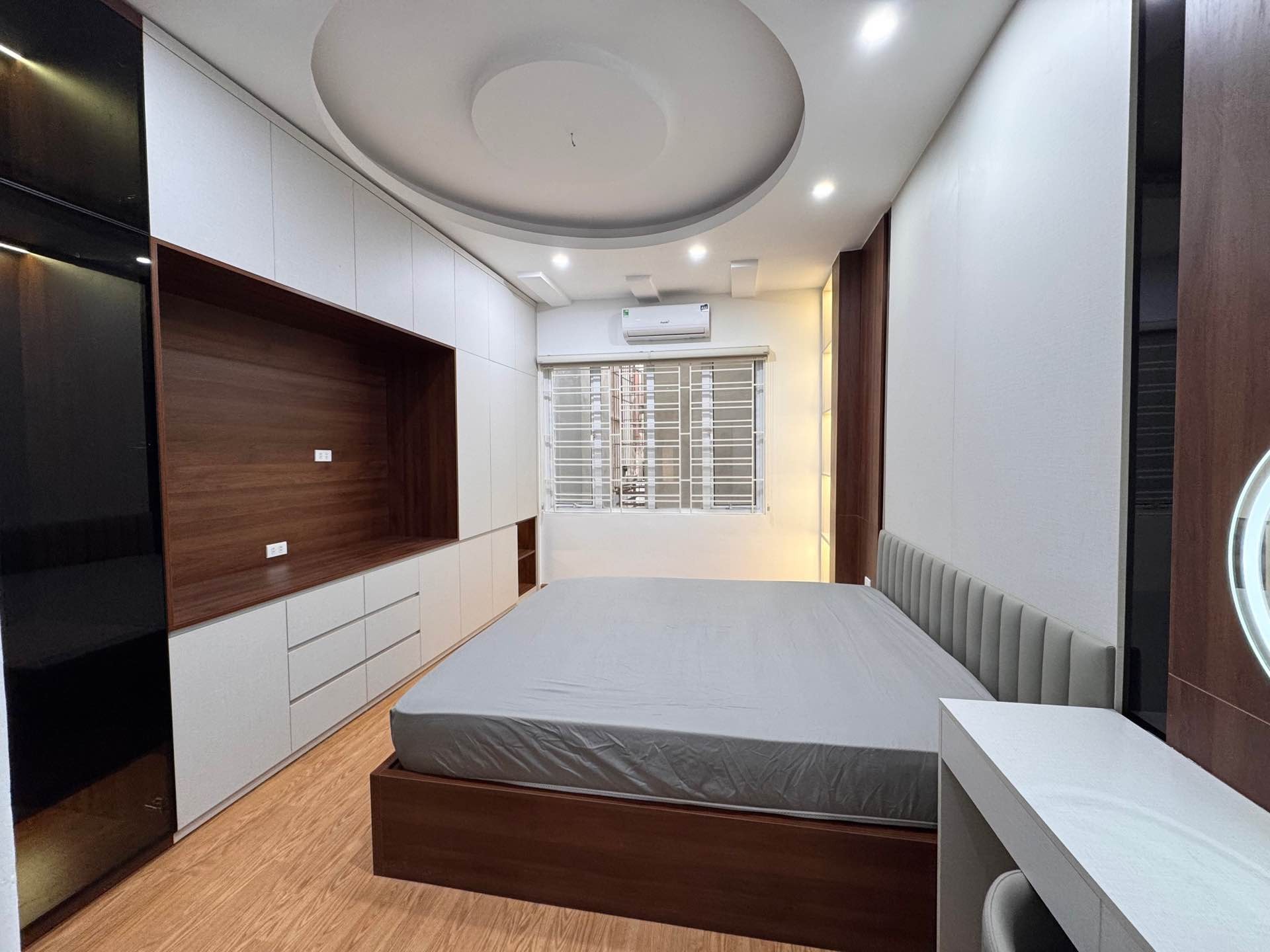 Bán nhà ngõ Quỳnh - diện tích 31m2 5 tầng - Ô tô đỗ cổng - giá 10,35 tỷ