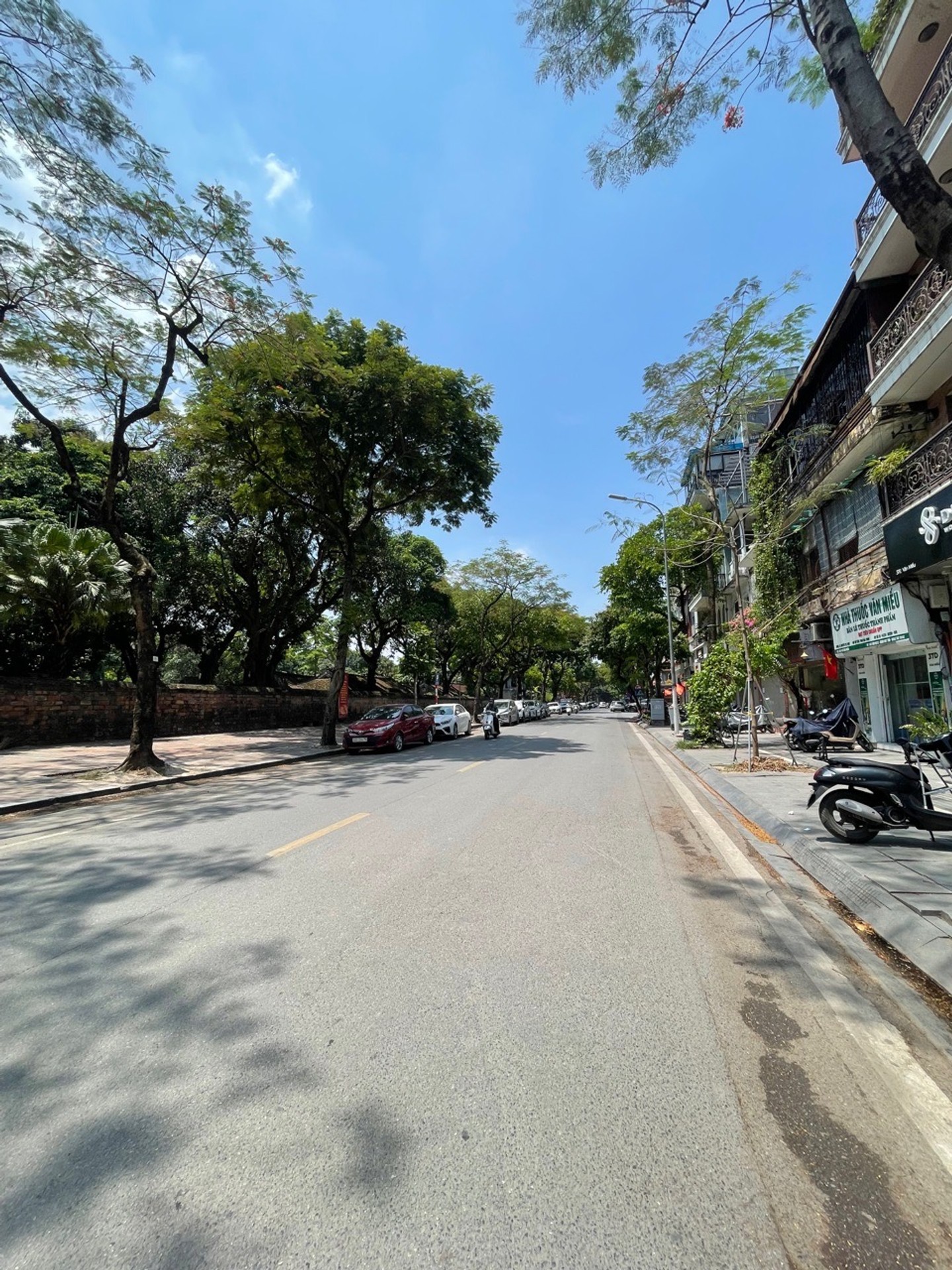 Bán nhà Văn Miếu - diện tích 50m2 4 tầng - ô tô tránh - giá 35,5 tỷ