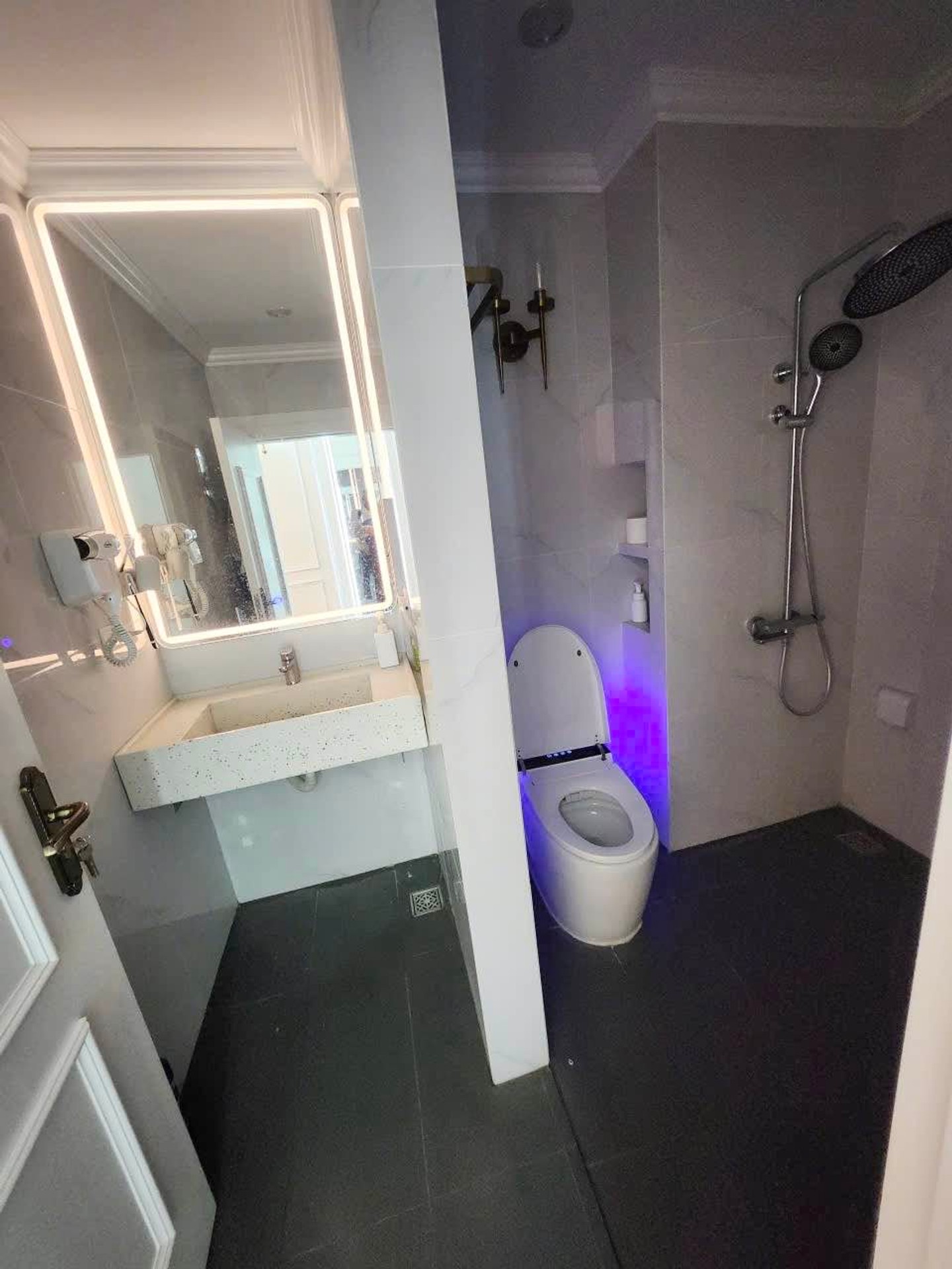 Bán nhà Đông Thiên - diện tích 36m2 5 tầng - Ô tô đỗ cửa - giá 11,5 tỷ