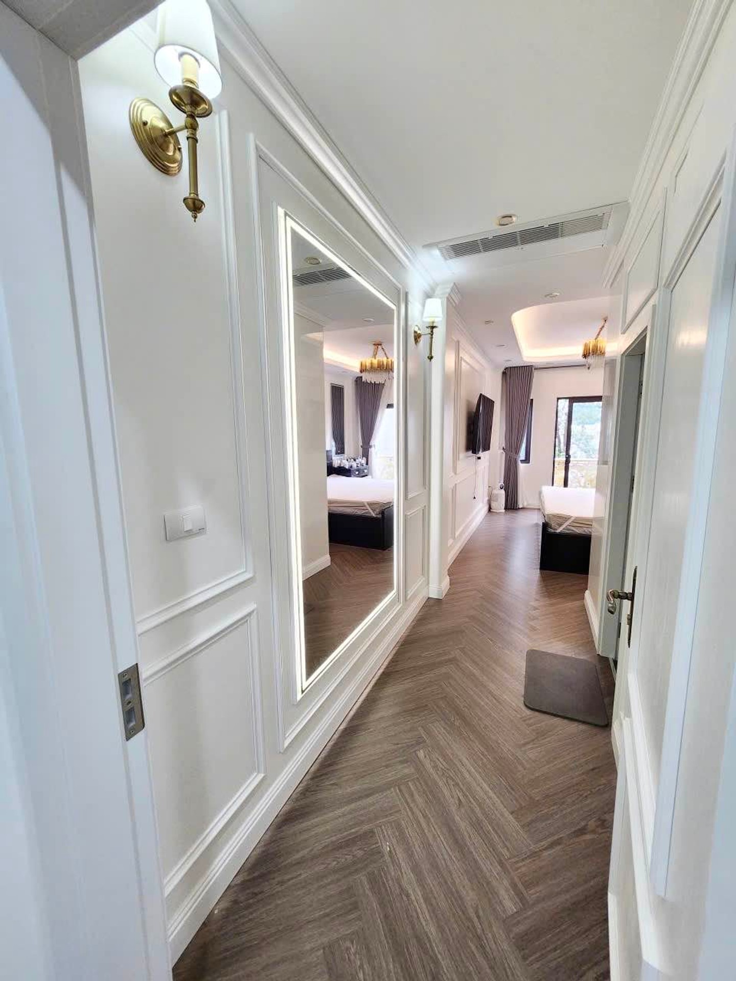 Bán nhà Đông Thiên - diện tích 36m2 5 tầng - Ô tô đỗ cửa - giá 11,5 tỷ