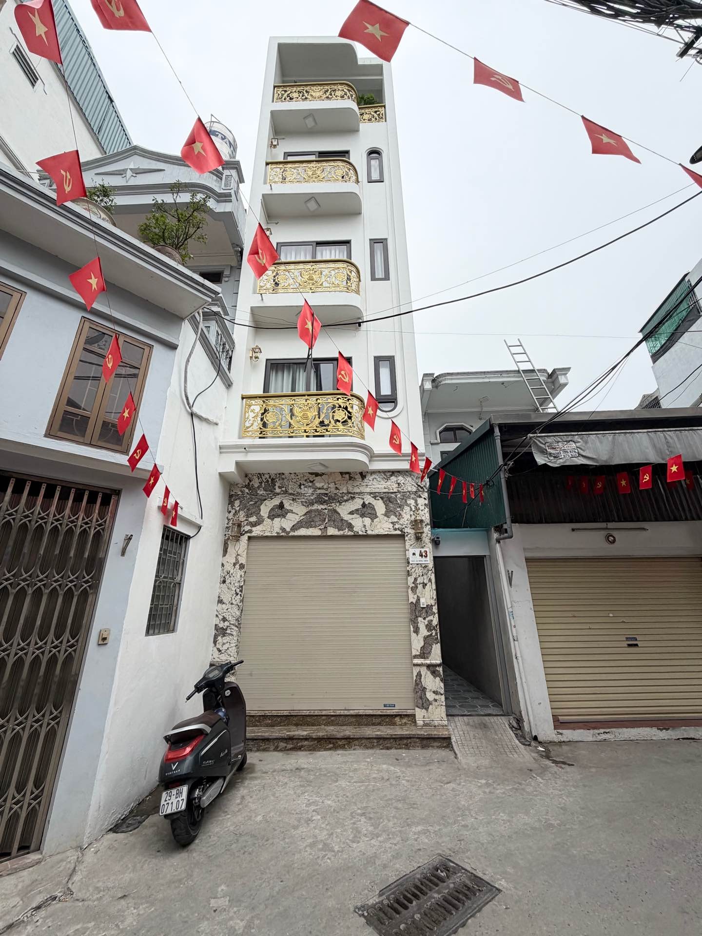 Bán nhà Đông Thiên - diện tích 36m2 5 tầng - Ô tô đỗ cửa - giá 11,5 tỷ