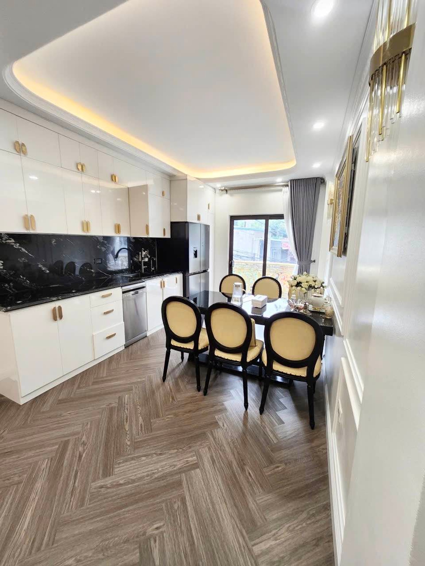 Bán nhà Đông Thiên - diện tích 36m2 5 tầng - Ô tô đỗ cửa - giá 11,5 tỷ