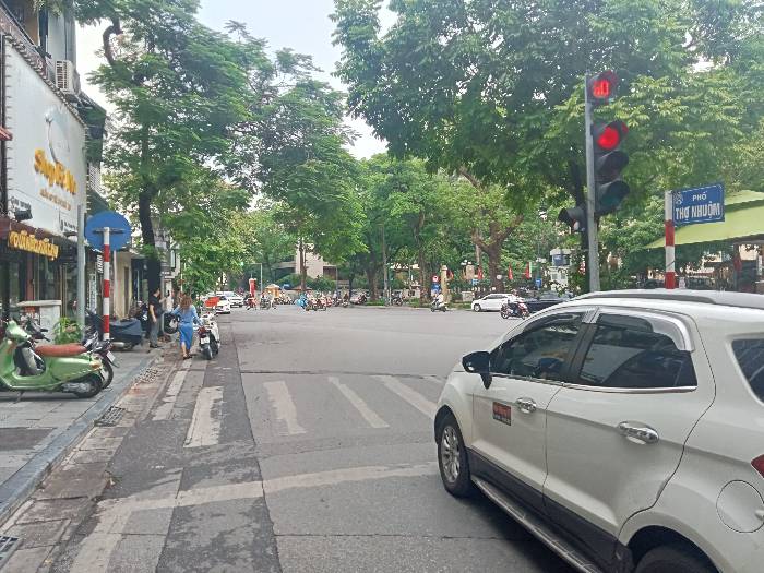 Bán nhà Thợ Nhuộm - diện tích 71m2 5 tầng - nhà mặt phố cổ - giá 93 tỷ