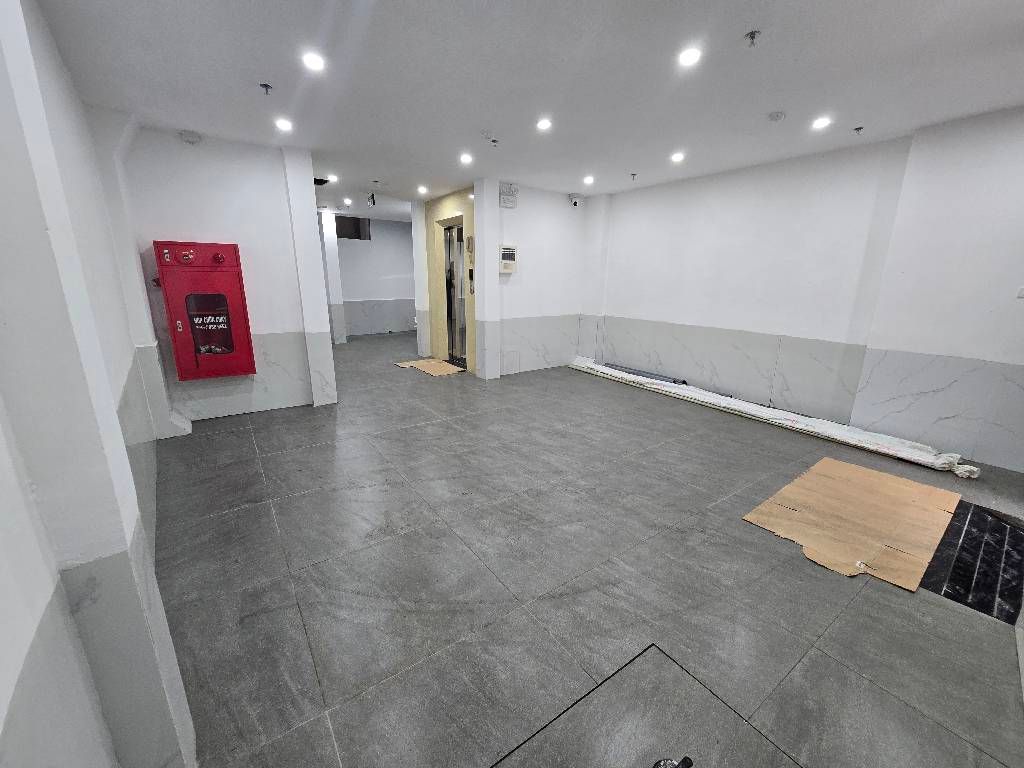 Bán nhà Hào Nam - diện tích 63.7m2 8 tầng - Thang máy, gần phố - giá 25 tỷ