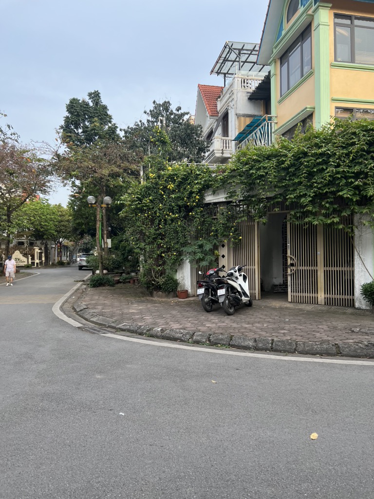 Bán nhà Tây Nam Linh Đàm - diện tích 220m2 4 tầng - Biệt thự lô góc - giá 90 tỷ