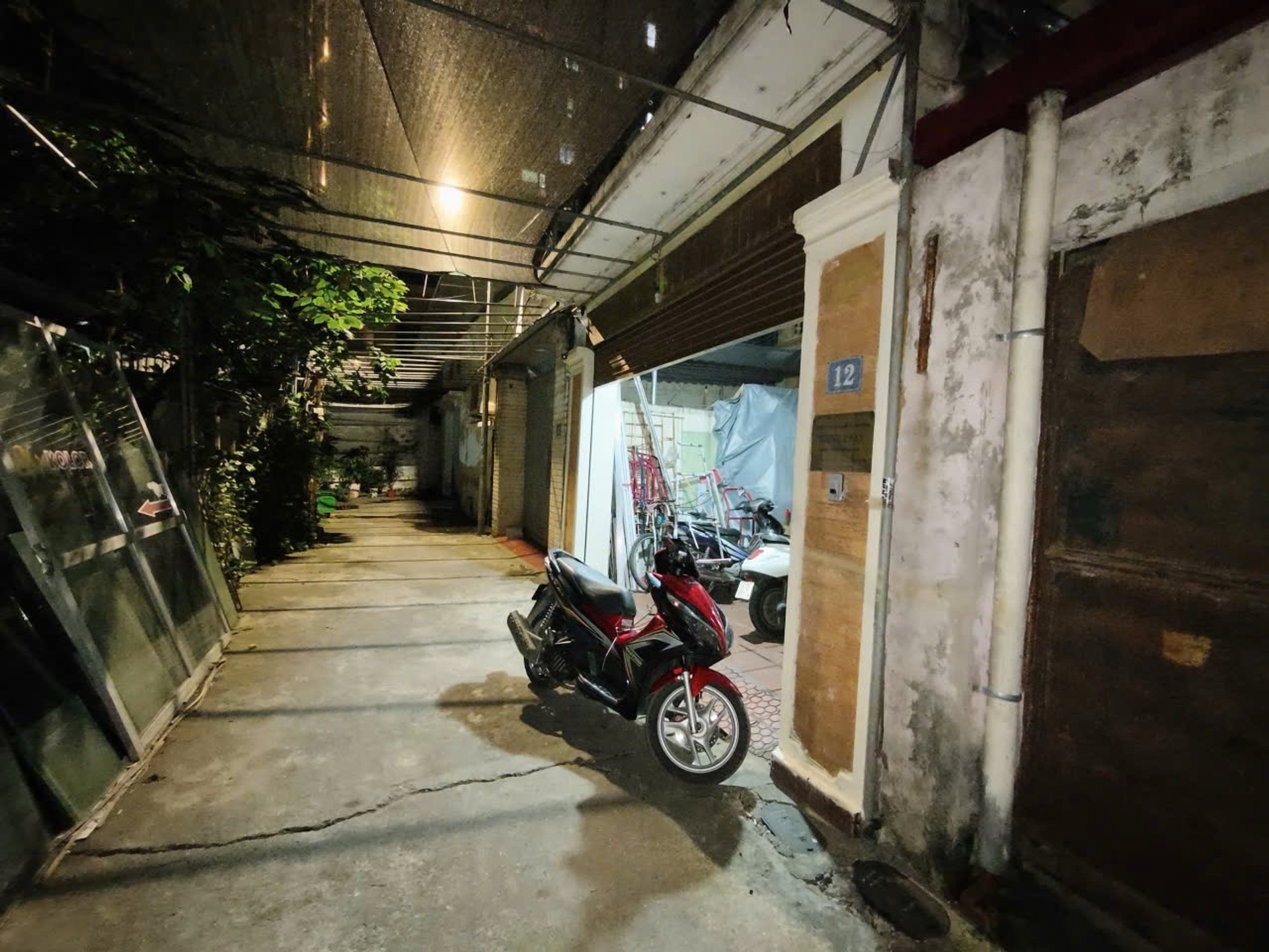 Bán nhà Lĩnh Nam - diện tích 100m2 5 tầng - Ô TÔ ĐỖ CỬA/VÀO NHÀ - giá 30 tỷ