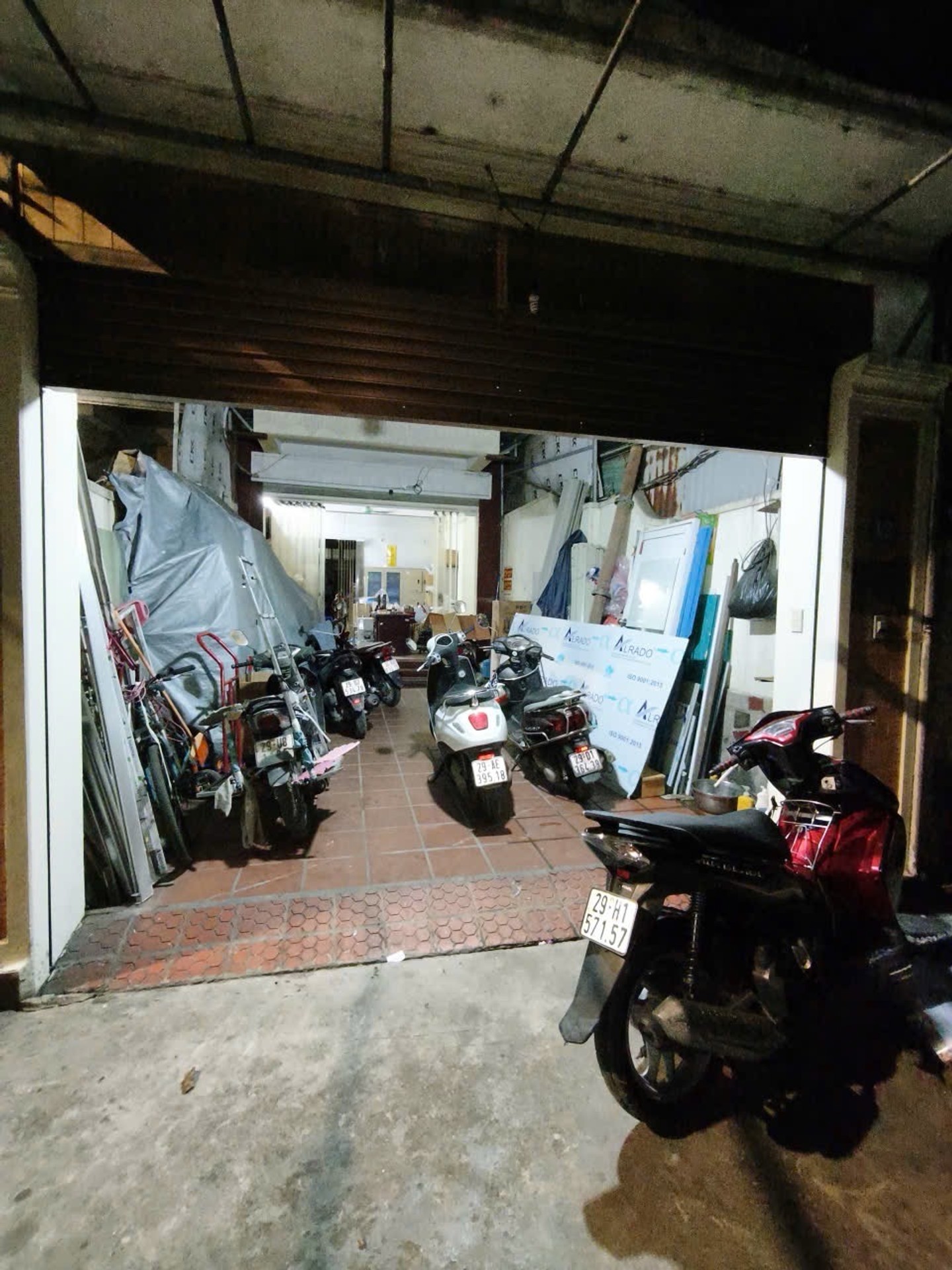 Bán nhà Lĩnh Nam - diện tích 100m2 5 tầng - Ô TÔ ĐỖ CỬA/VÀO NHÀ - giá 30 tỷ