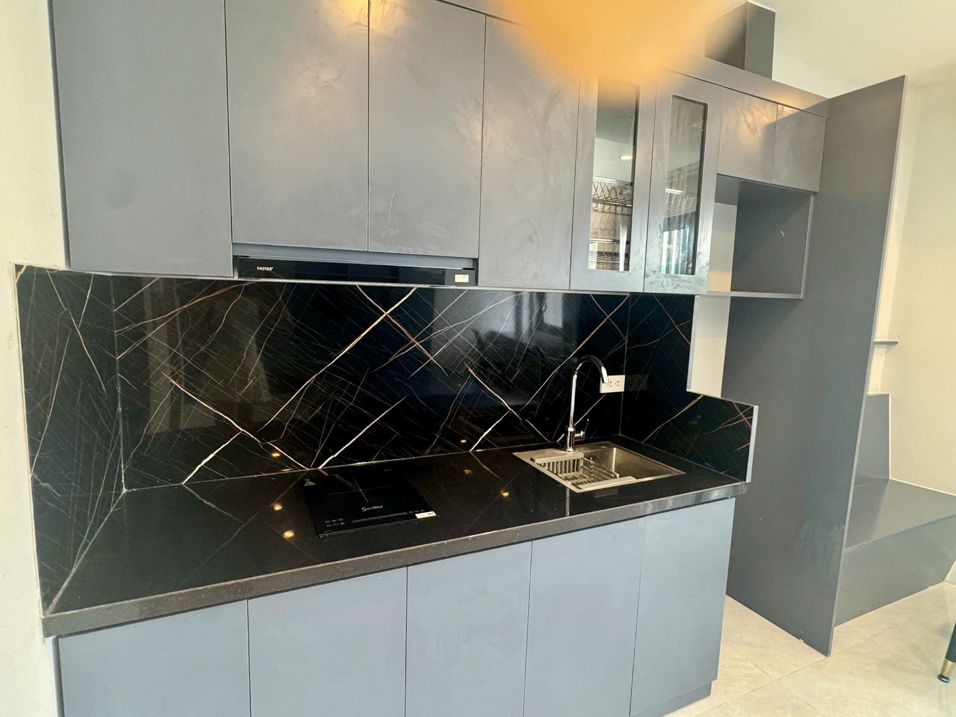 Bán nhà Tân Mai - diện tích 80m2 5 tầng - Ngõ ô tô vào rộng 4m thẳng tắp - giá 17,8 tỷ