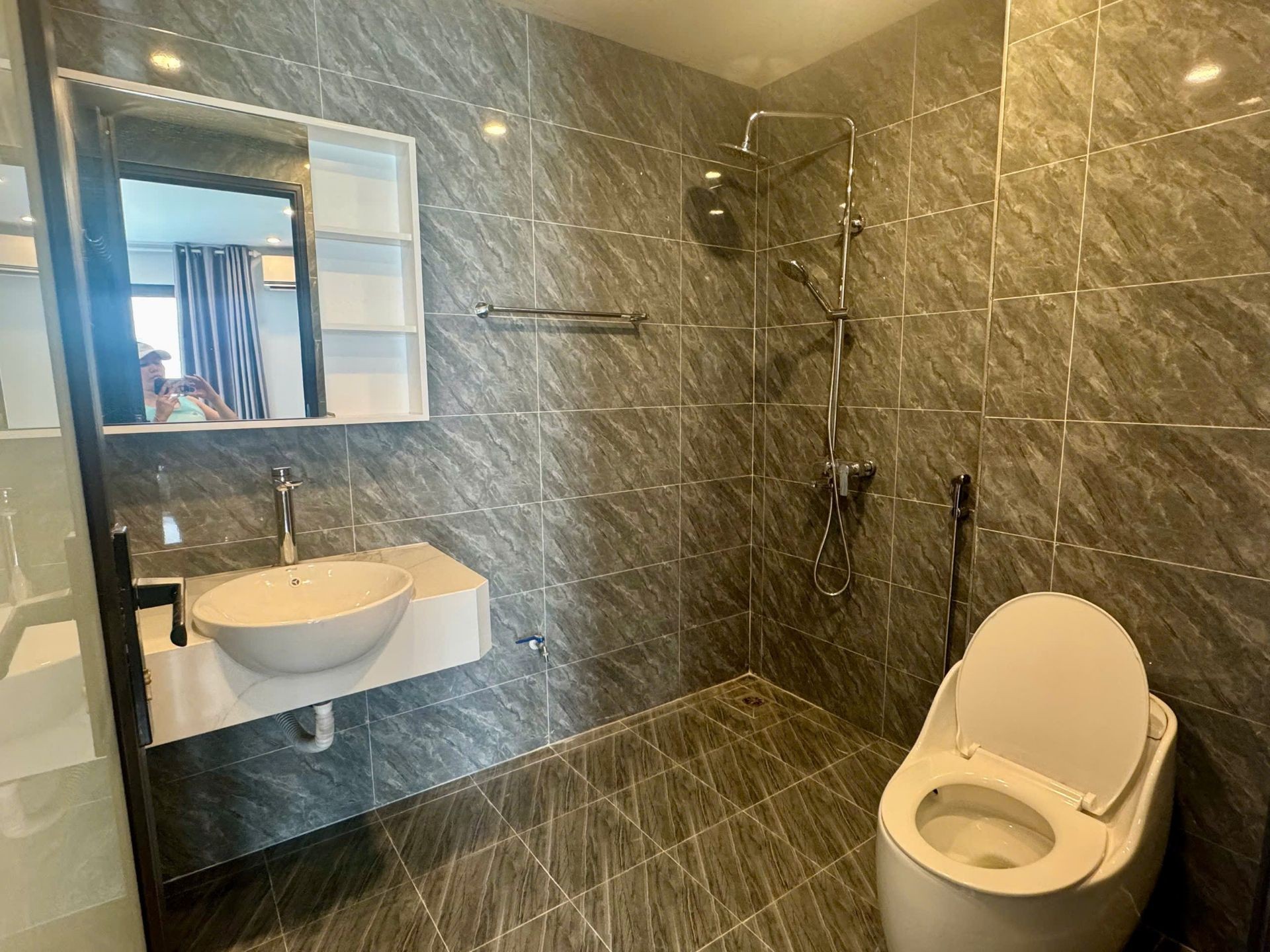 Bán nhà Tân Mai - diện tích 80m2 5 tầng - Ngõ ô tô vào rộng 4m thẳng tắp - giá 17,8 tỷ
