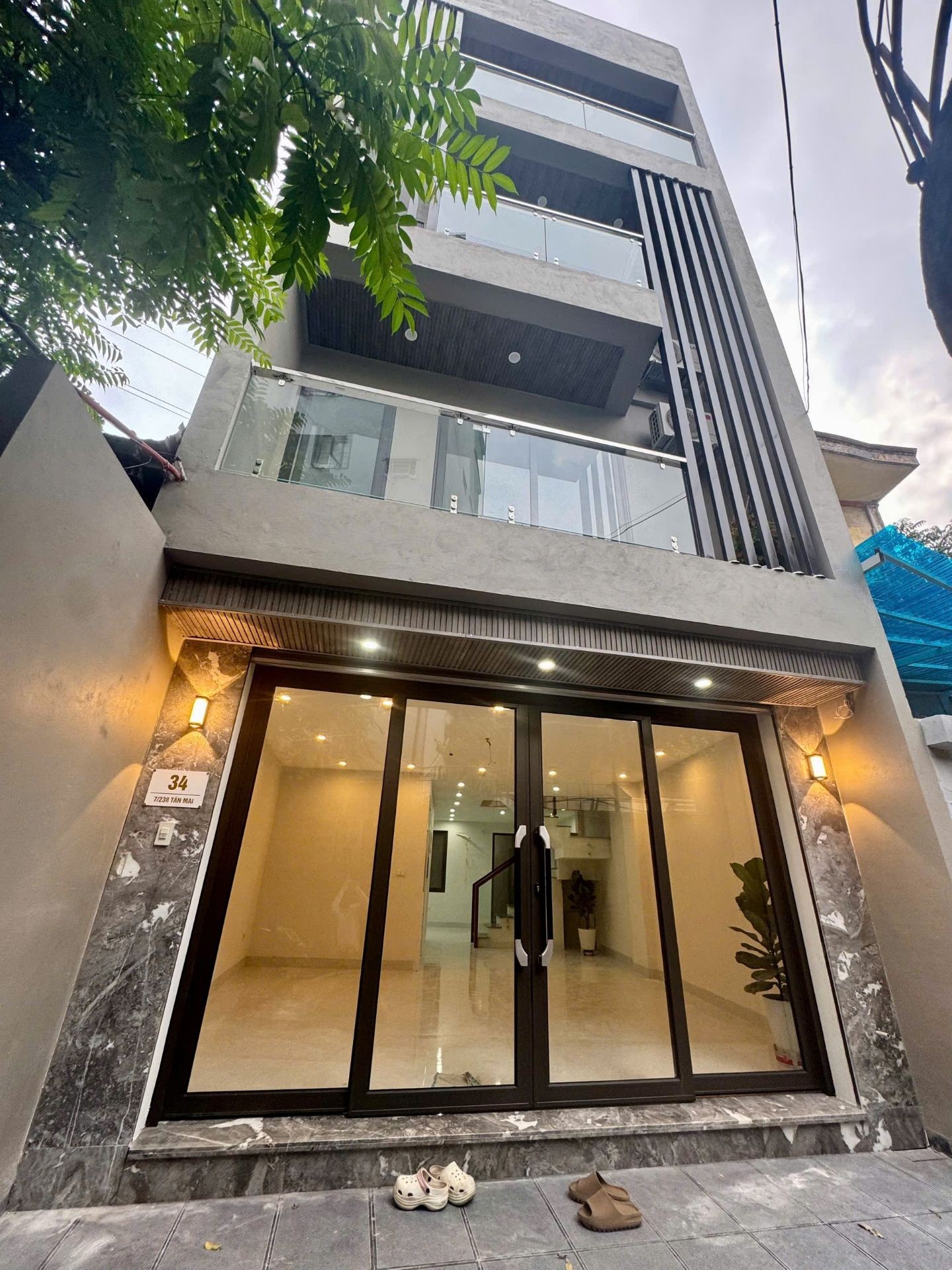 Bán nhà Tân Mai - diện tích 80m2 5 tầng - Ngõ ô tô vào rộng 4m thẳng tắp - giá 17,8 tỷ