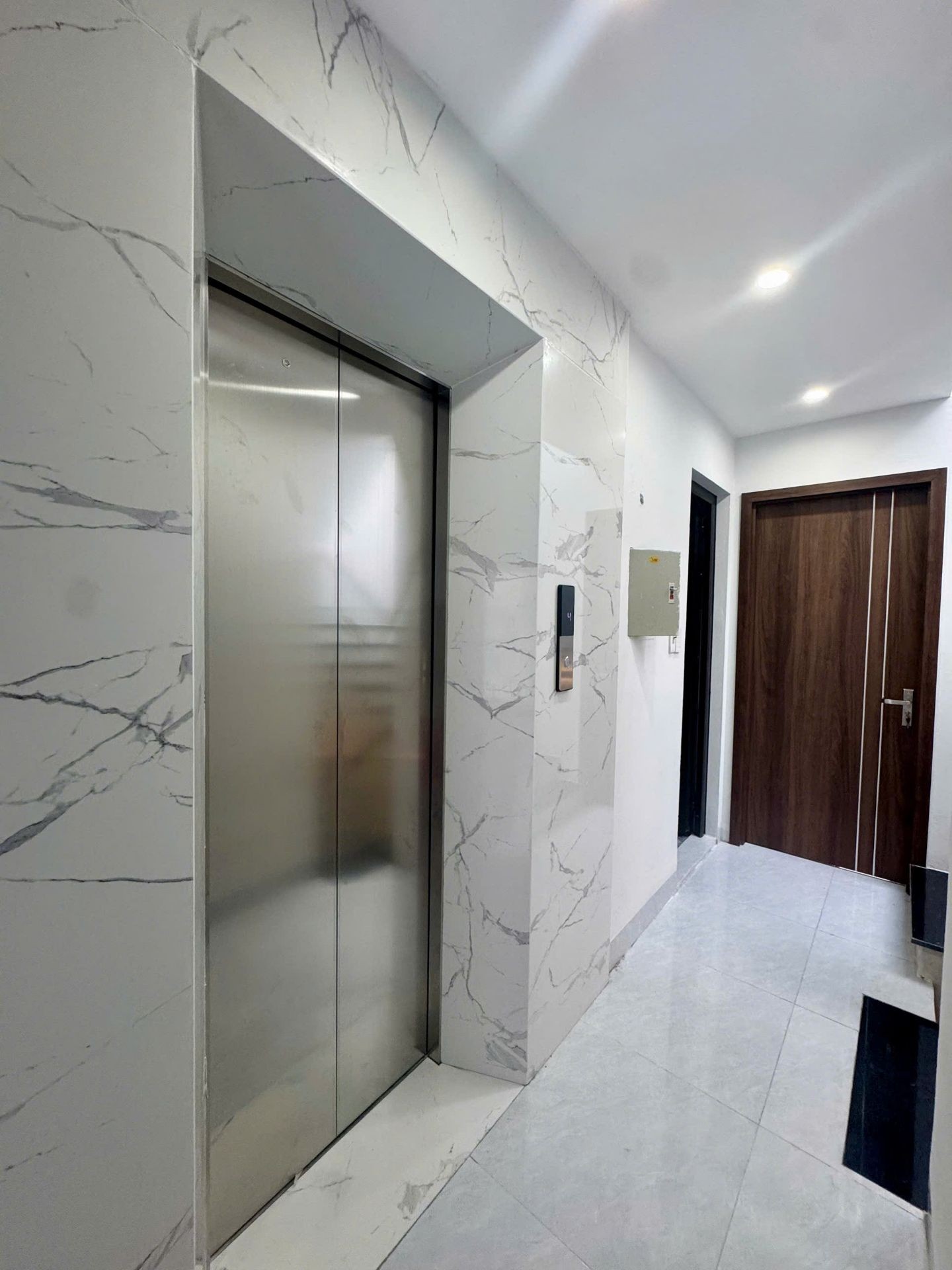 Bán nhà Tân Mai - diện tích 80m2 5 tầng - Ngõ ô tô vào rộng 4m thẳng tắp - giá 17,8 tỷ