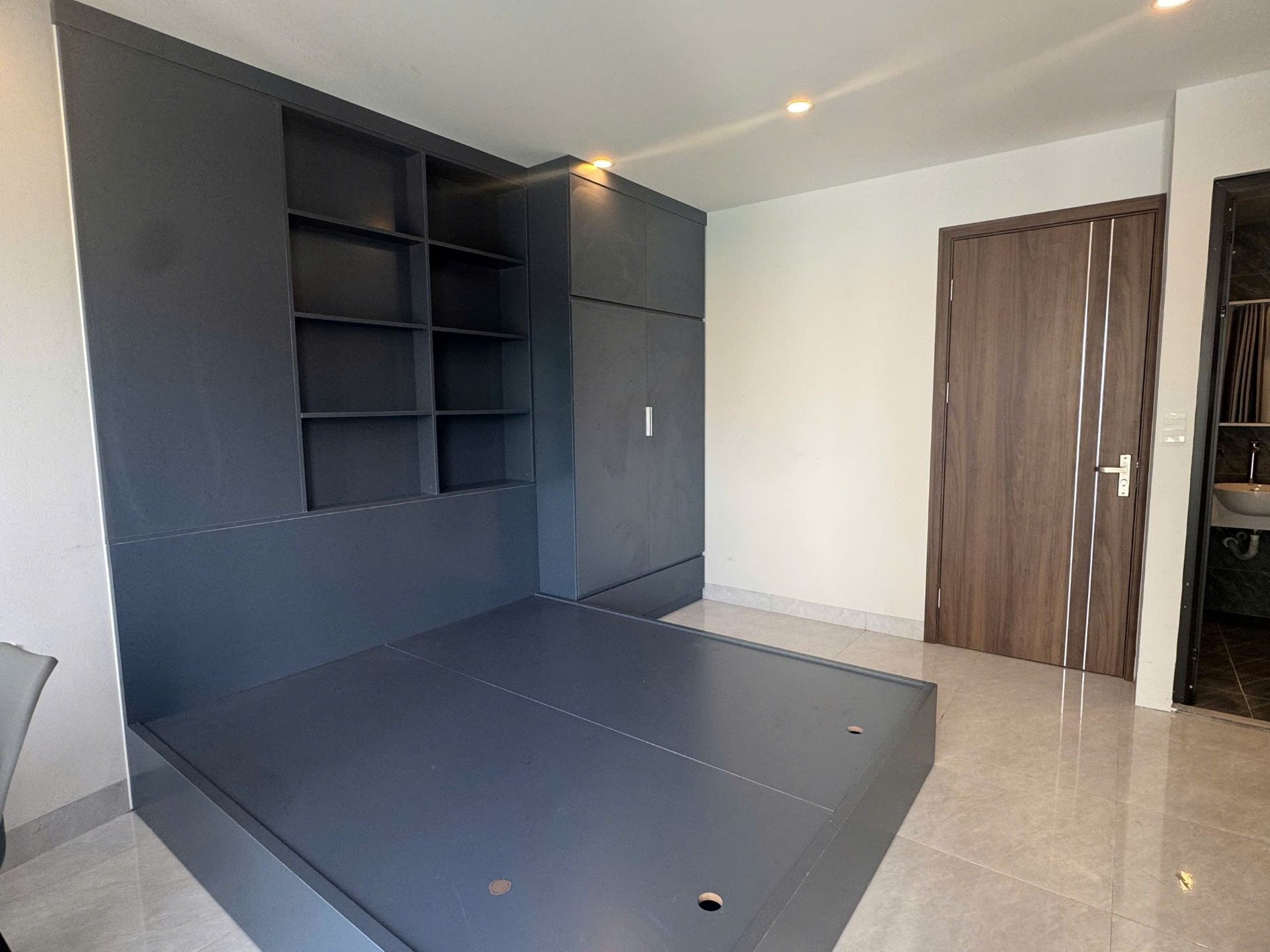 Bán nhà Tân Mai - diện tích 80m2 5 tầng - Ngõ ô tô vào rộng 4m thẳng tắp - giá 17,8 tỷ