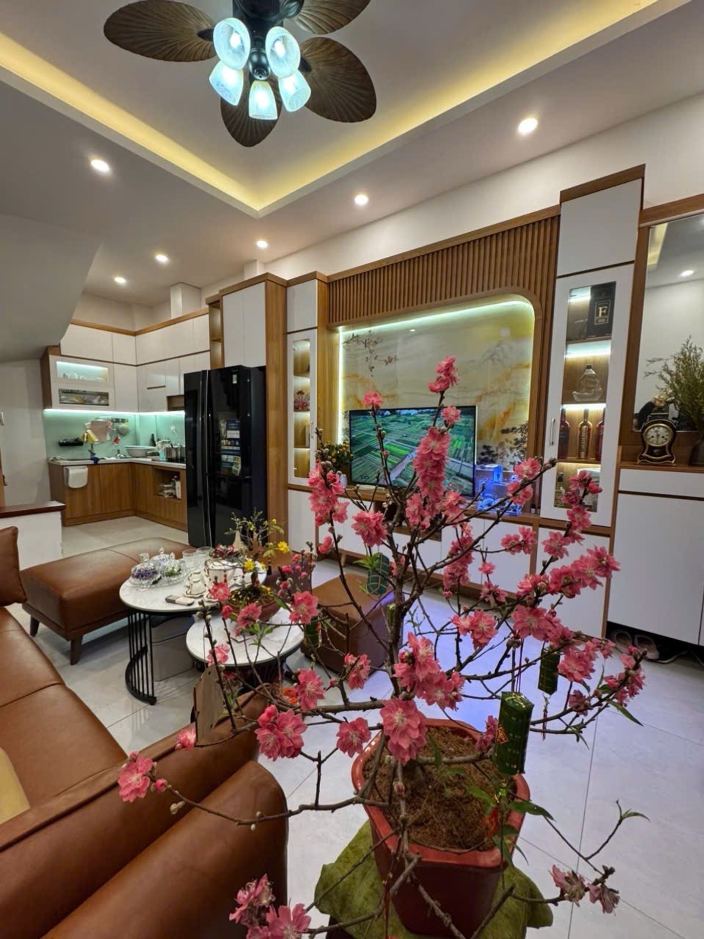 Bán nhà Nguyễn Cao - diện tích 26m2 4 tầng - Ngõ thông, kinh doanh - giá 9,3 tỷ