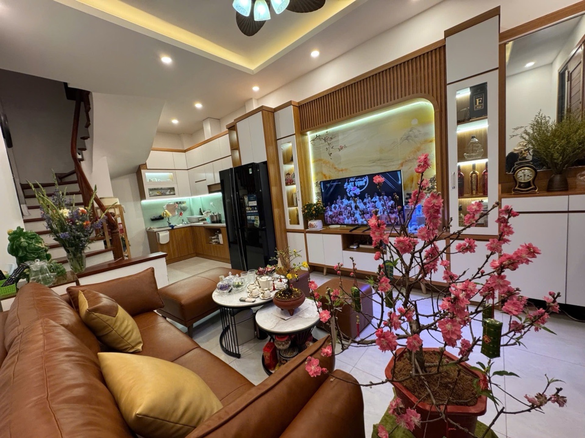 Bán nhà Nguyễn Cao - diện tích 26m2 4 tầng - Ngõ thông, kinh doanh - giá 9,3 tỷ