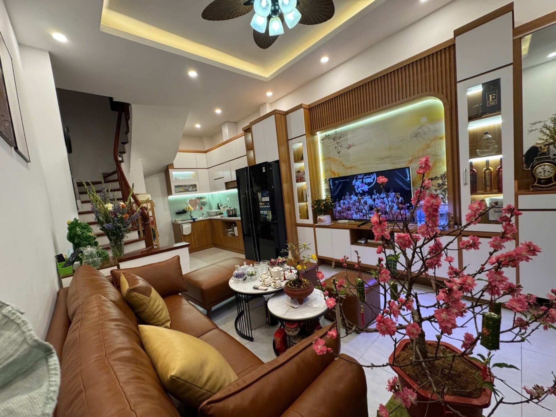 Bán nhà Nguyễn Cao - diện tích 26m2 4 tầng - Ngõ thông, kinh doanh - giá 9,3 tỷ