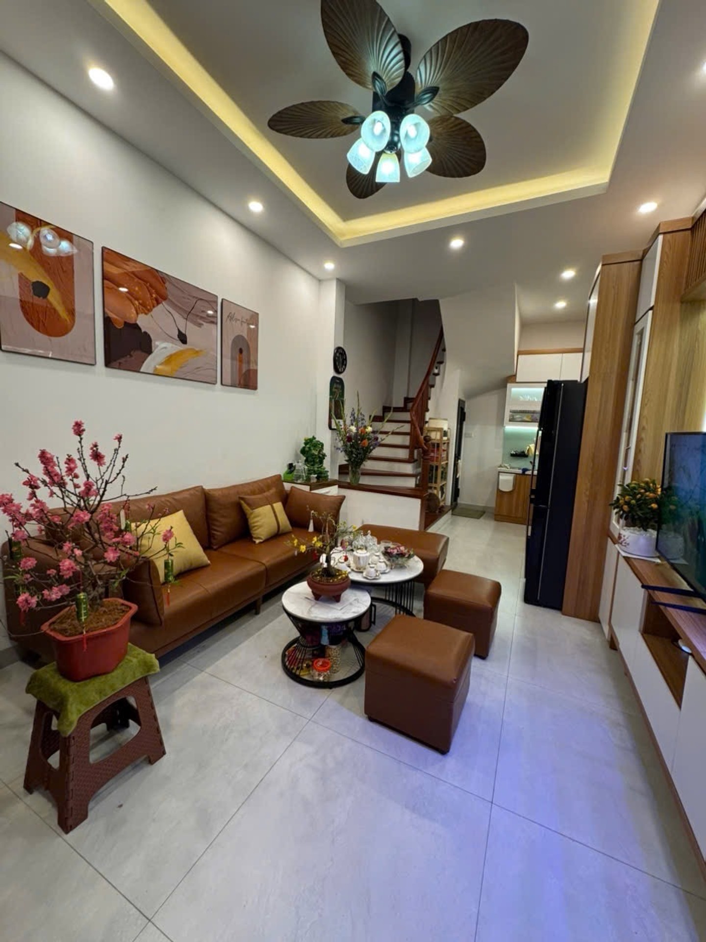Bán nhà Nguyễn Cao - diện tích 26m2 4 tầng - Ngõ thông, kinh doanh - giá 9,3 tỷ
