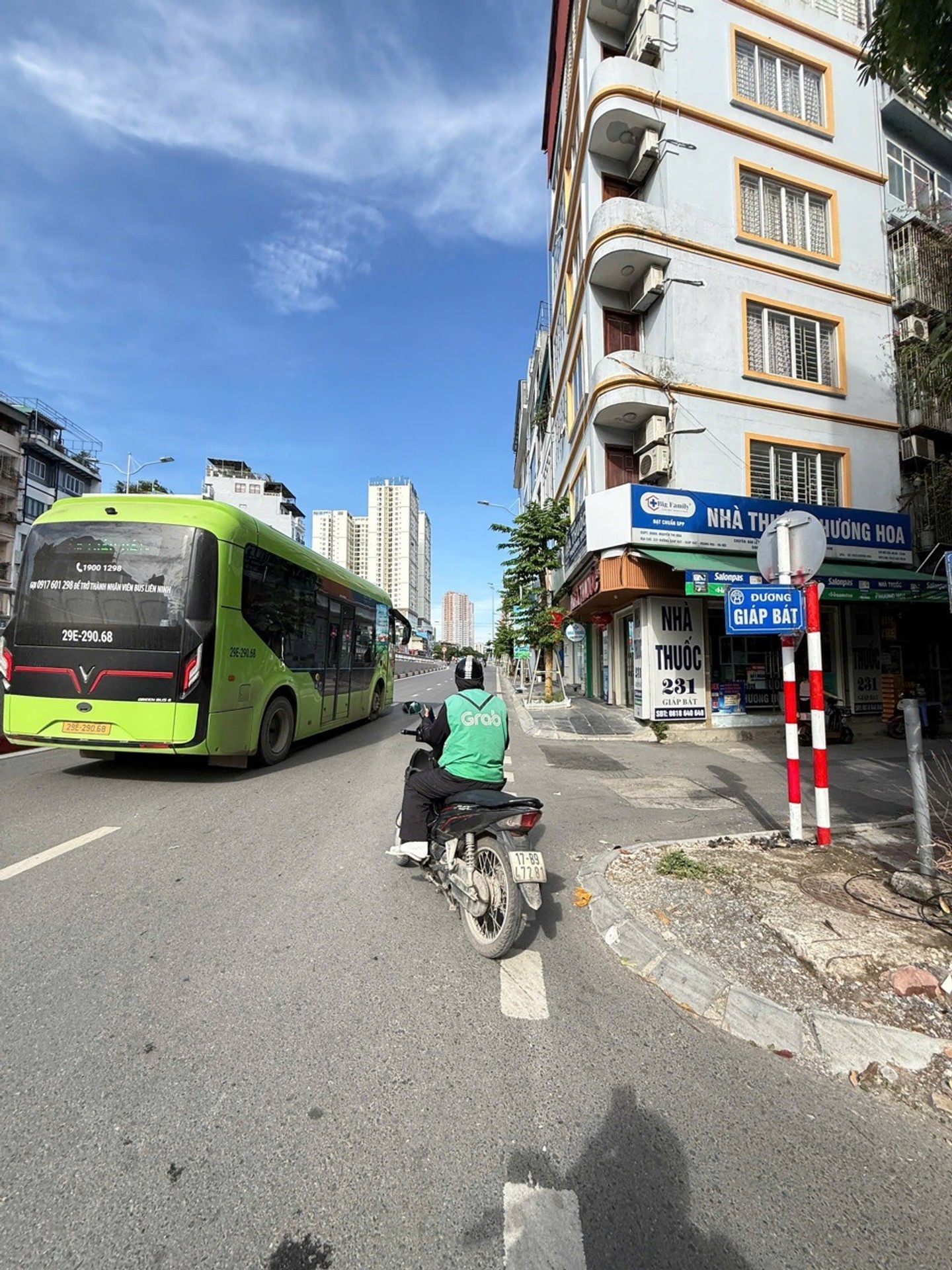 Bán nhà Giáp Bát - diện tích 73m2 7 tầng - Mặt phố ô tô vào, kinh doanh tốt - giá 19,5 tỷ