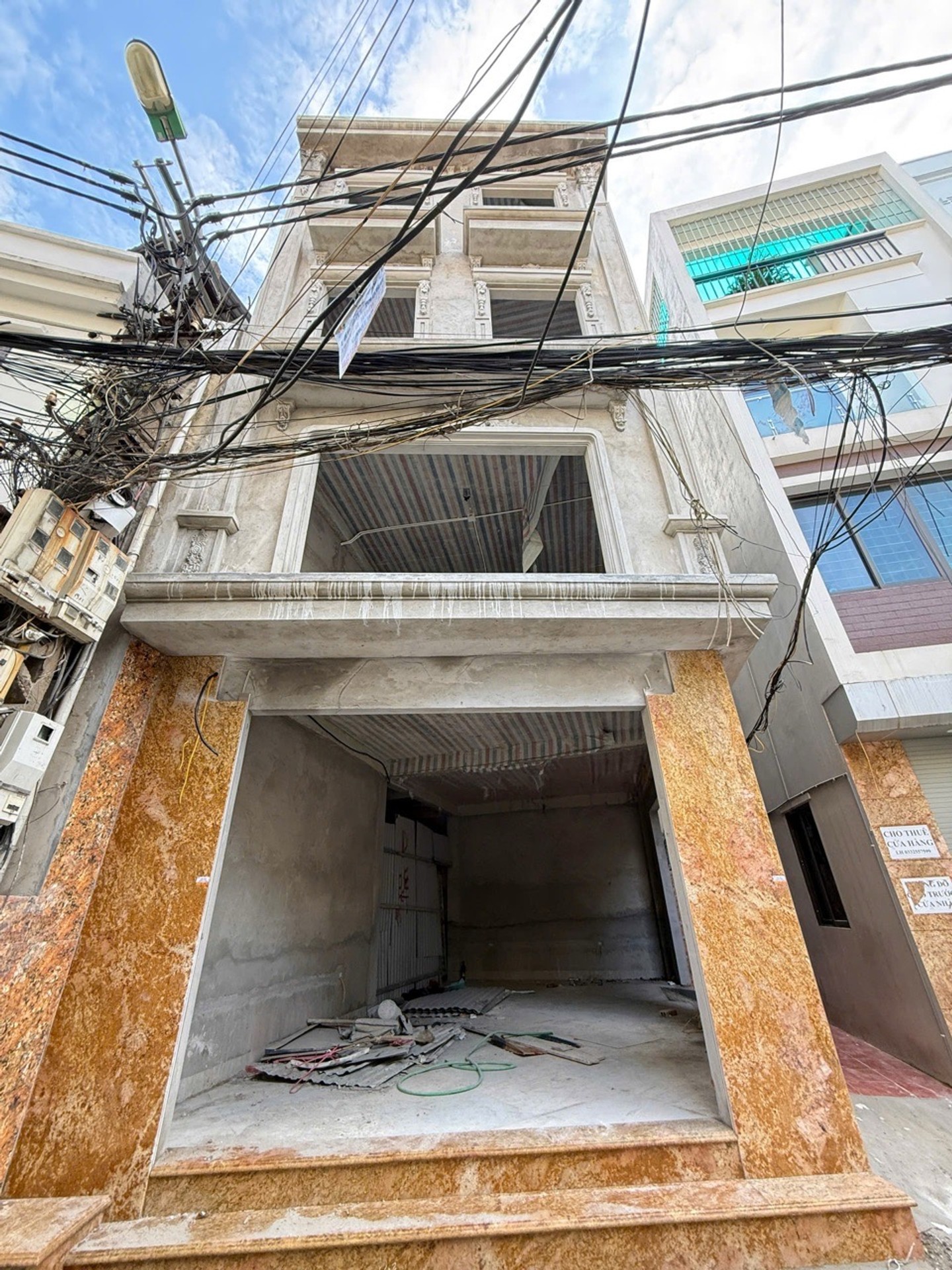 Bán nhà Giáp Bát - diện tích 73m2 7 tầng - Mặt phố ô tô vào, kinh doanh tốt - giá 19,5 tỷ