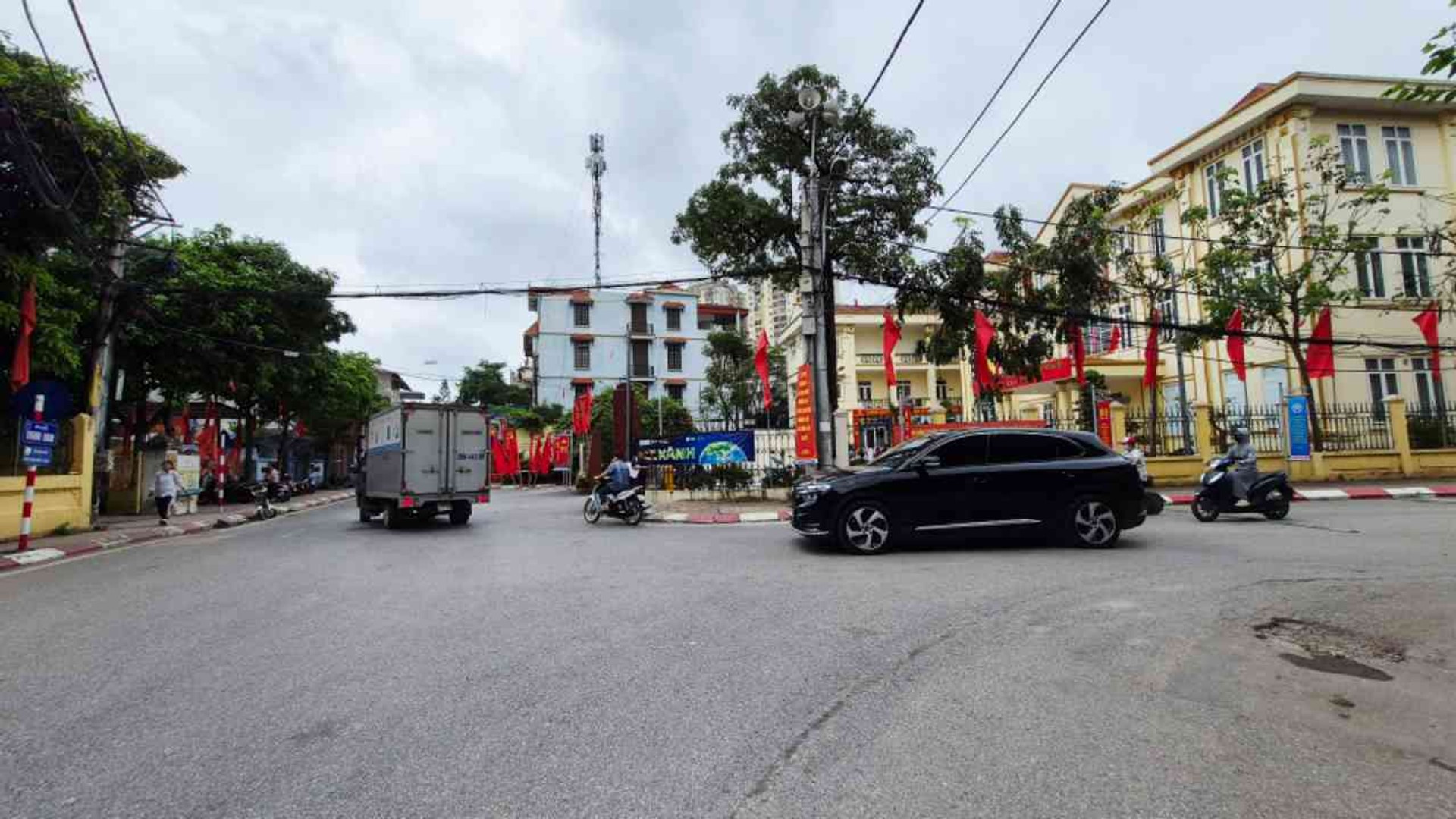 Bán nhà Thanh Đàm - diện tích 97m2 4 tầng - Ngõ ô tô tránh - giá 26 tỷ