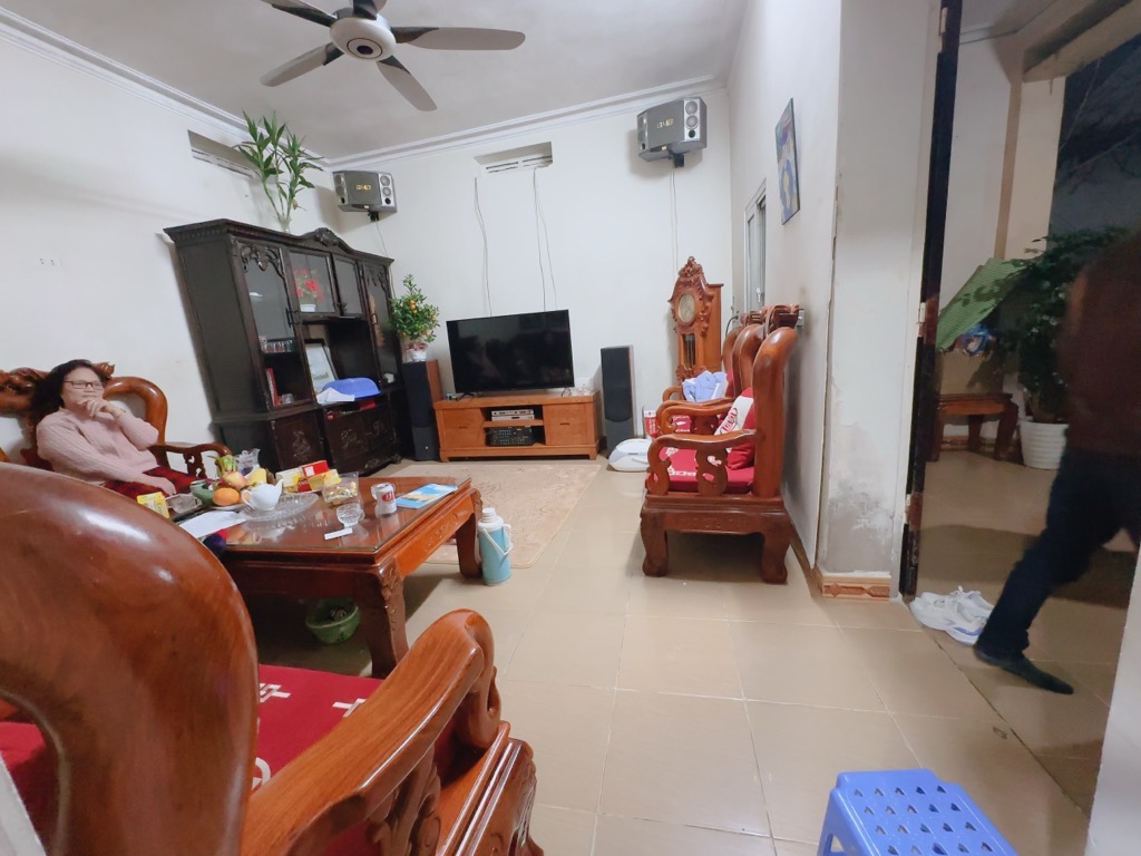 Bán nhà Kim Đồng - diện tích 367m2 2 tầng - ô tô tránh - giá 80 tỷ