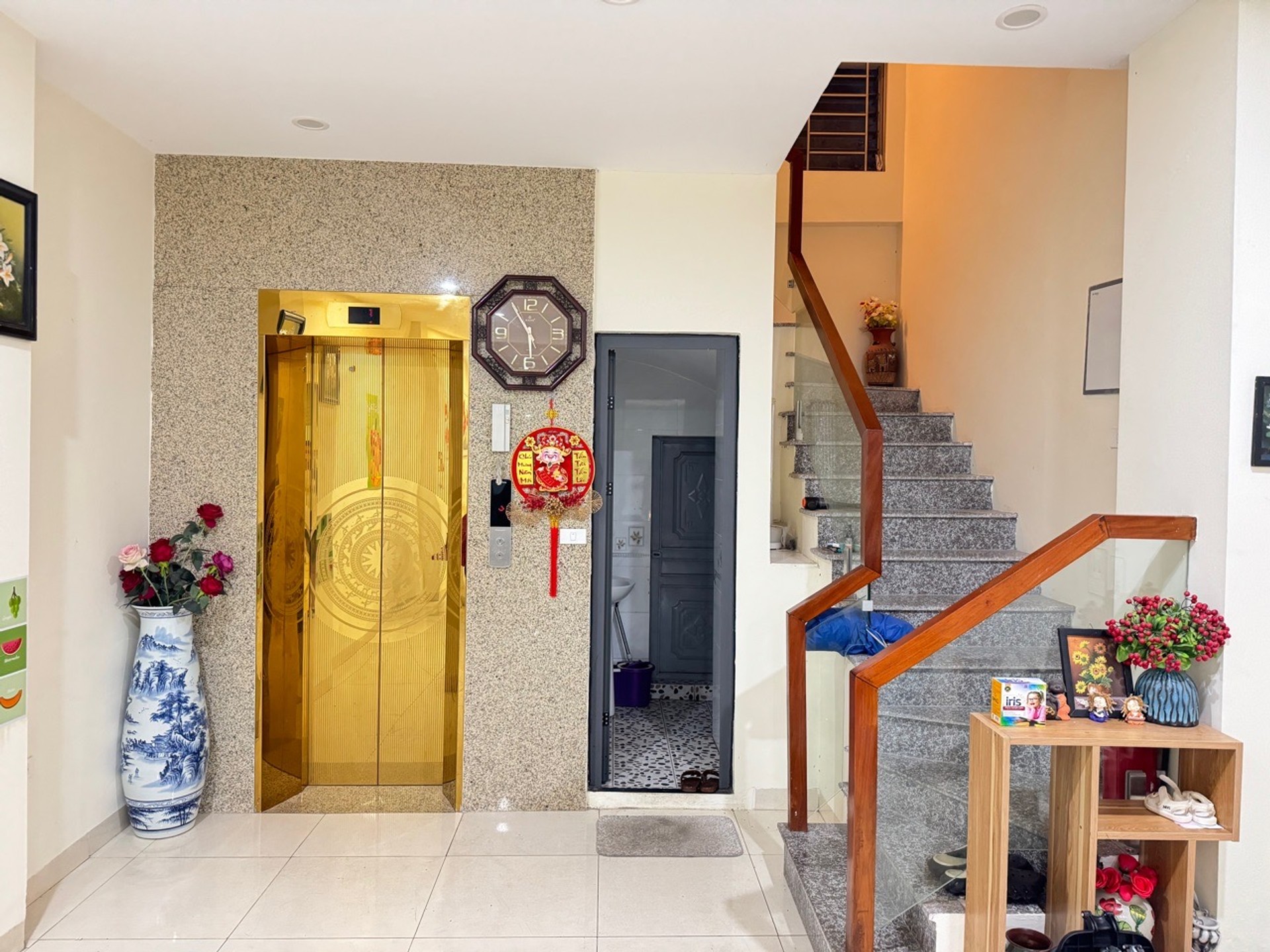 Bán nhà Minh Khai - diện tích 46m2 6 tầng - Ô TÔ VỈA HÈ - giá 23,8 tỷ