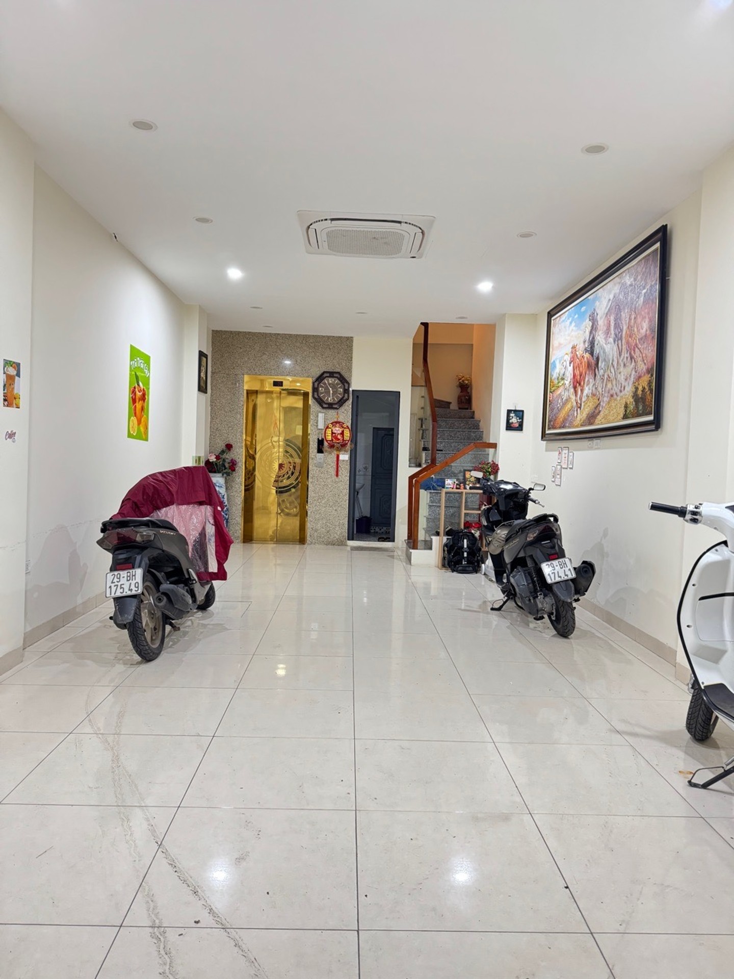 Bán nhà Minh Khai - diện tích 46m2 6 tầng - Ô TÔ VỈA HÈ - giá 23,8 tỷ
