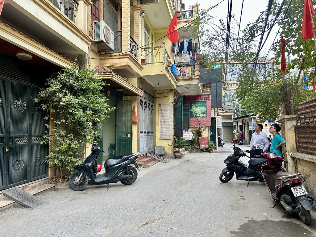 Bán nhà Hoàng Mai - diện tích 34m2 5 tầng - ô tô qua nhà - giá 9 tỷ