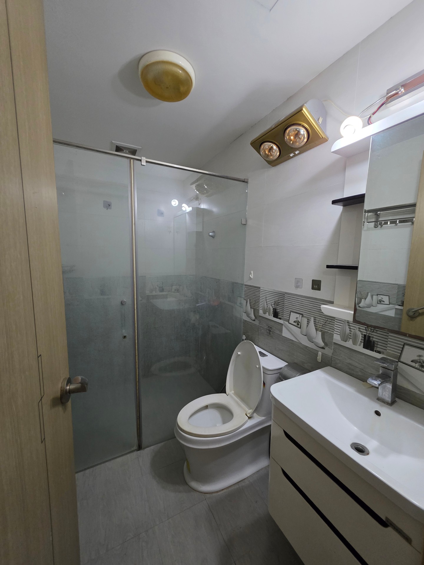 Bán nhà Lĩnh Nam - diện tích 93m2 18 tầng - Căn hộ cao cấp - giá 8,3 tỷ