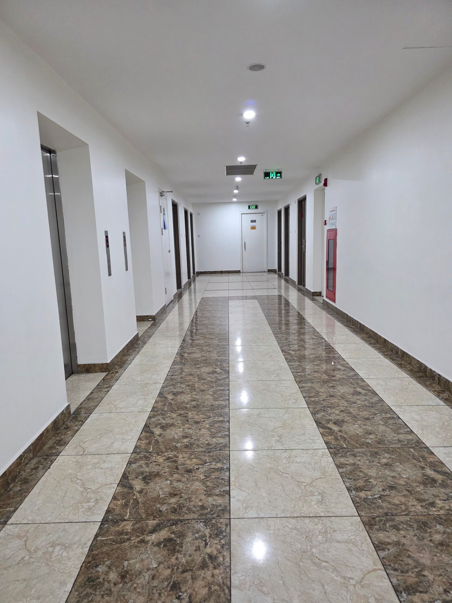 Bán nhà Lĩnh Nam - diện tích 93m2 18 tầng - Căn hộ cao cấp - giá 8,3 tỷ