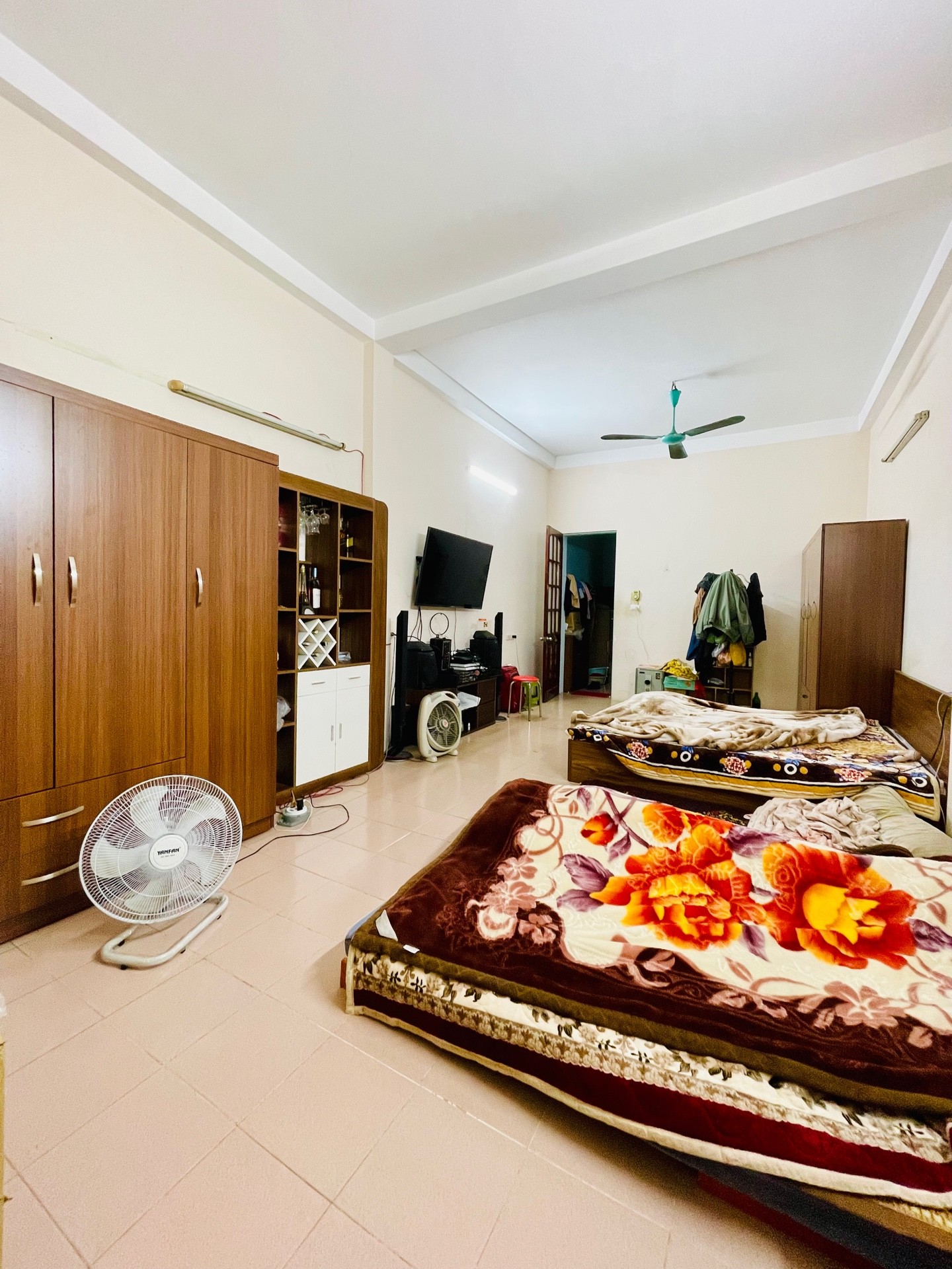 Bán nhà Hạ Yên Quyết - diện tích 54m2 3 tầng - Nhà mặt phố kinh doanh - giá 27,5 tỷ