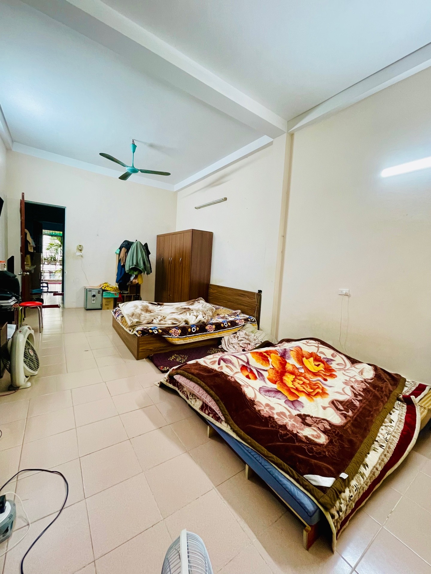 Bán nhà Hạ Yên Quyết - diện tích 54m2 3 tầng - Nhà mặt phố kinh doanh - giá 27,5 tỷ