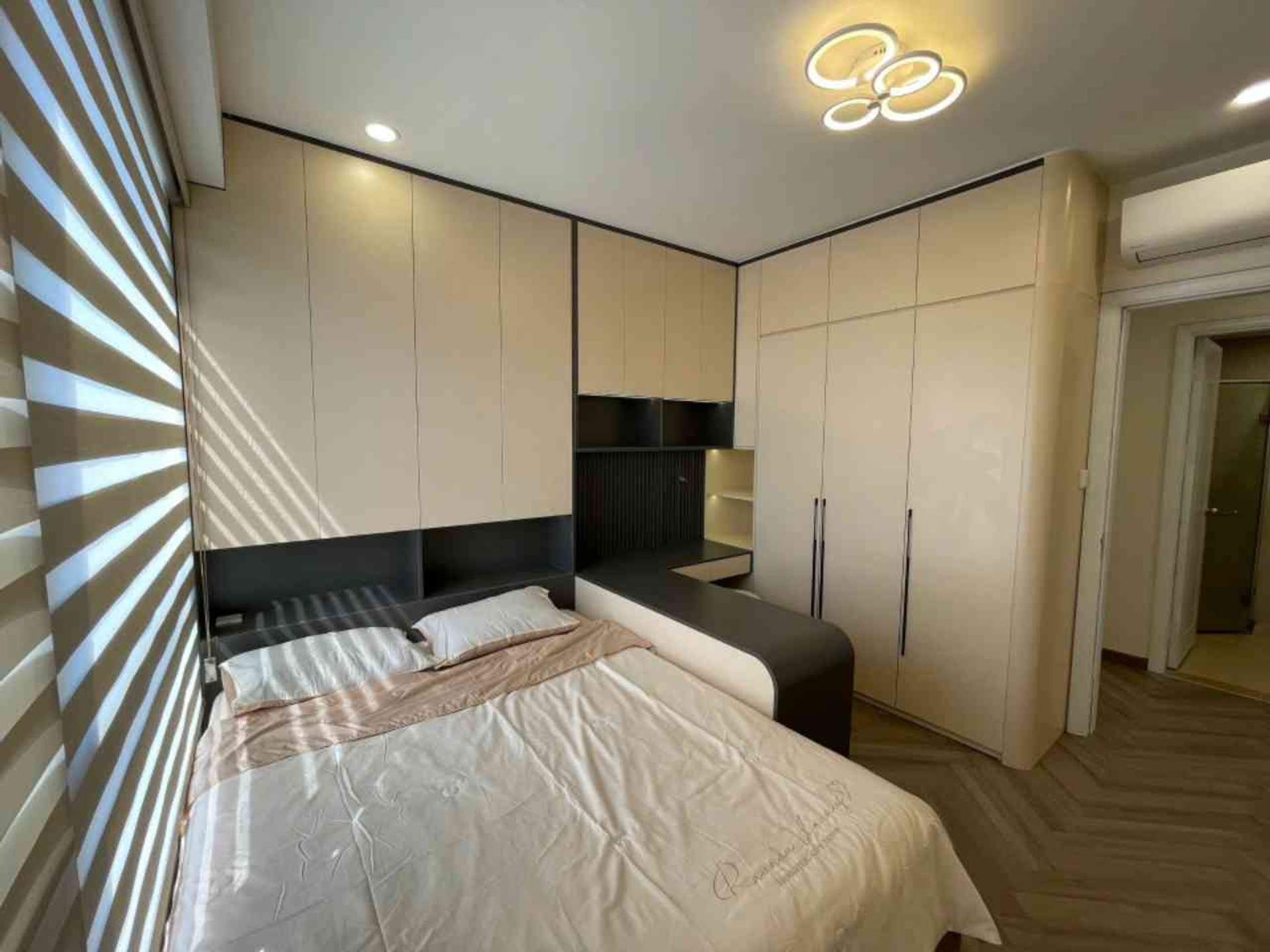 Bán nhà Hai Bà Trưng - diện tích 95m2 25 tầng - Lô góc - giá 13,8 tỷ