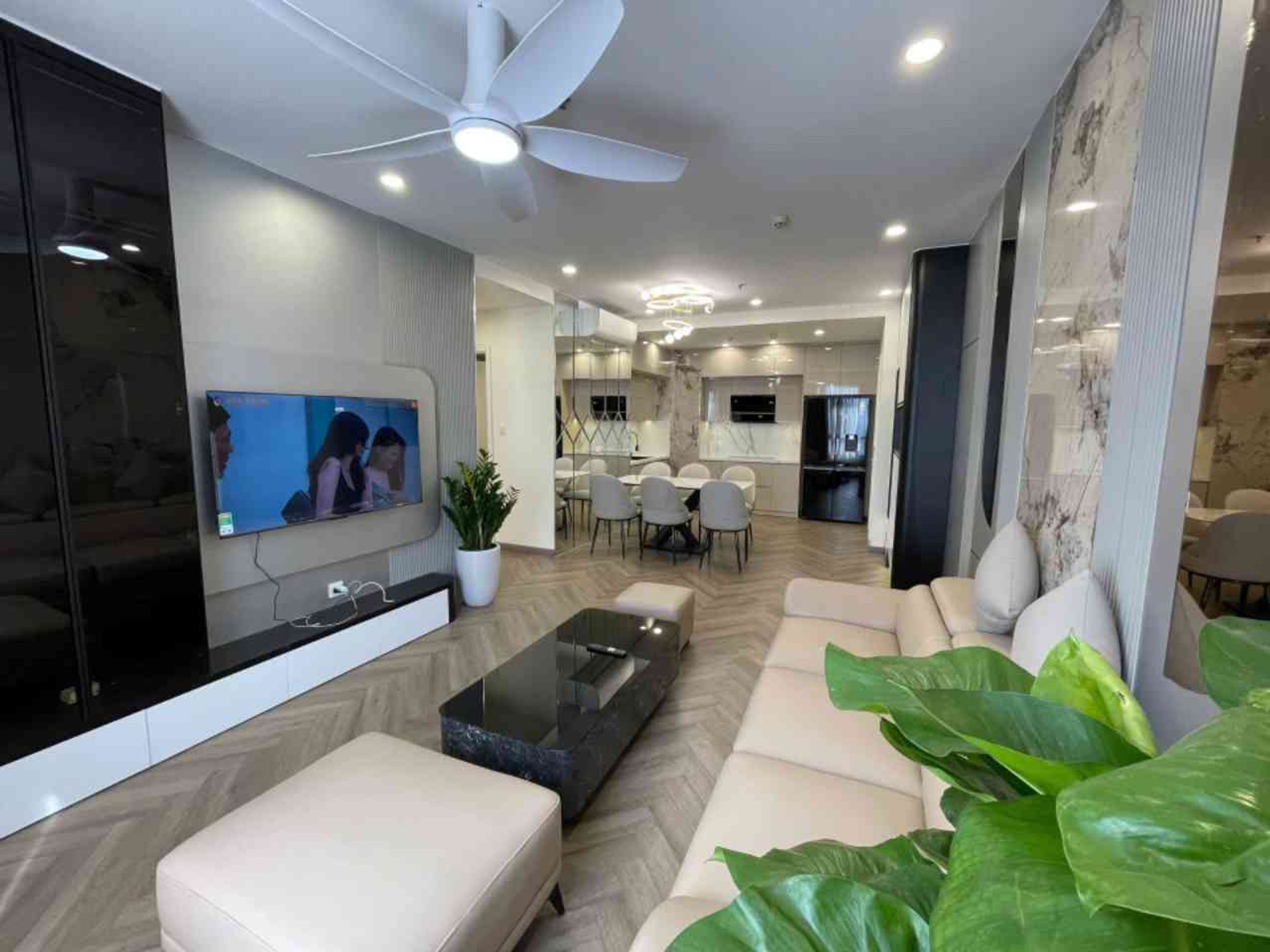 Bán nhà Hai Bà Trưng - diện tích 95m2 25 tầng - Lô góc - giá 13,8 tỷ