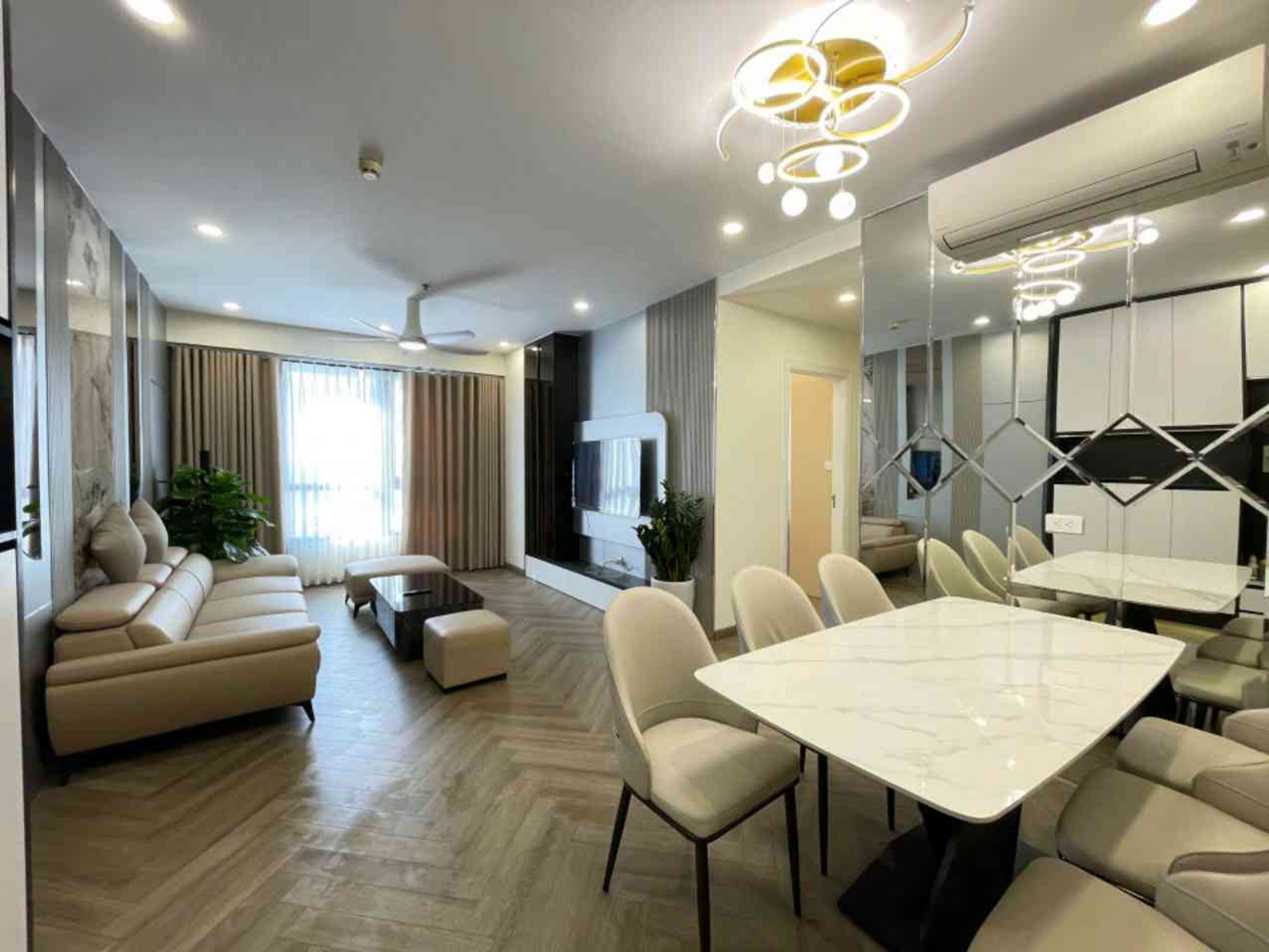 Bán nhà Hai Bà Trưng - diện tích 95m2 25 tầng - Lô góc - giá 13,8 tỷ