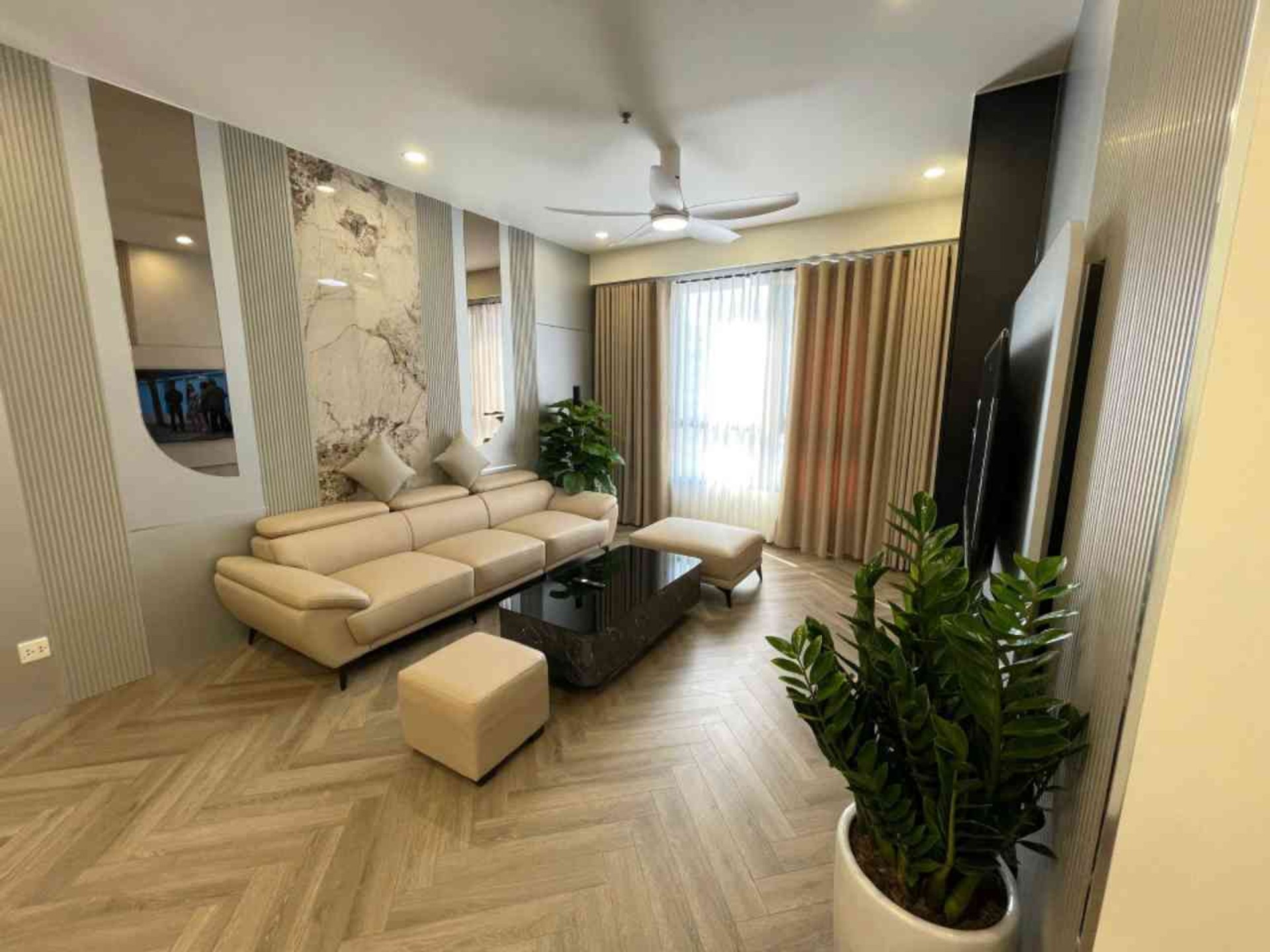 Bán nhà Hai Bà Trưng - diện tích 95m2 25 tầng - Lô góc - giá 13,8 tỷ