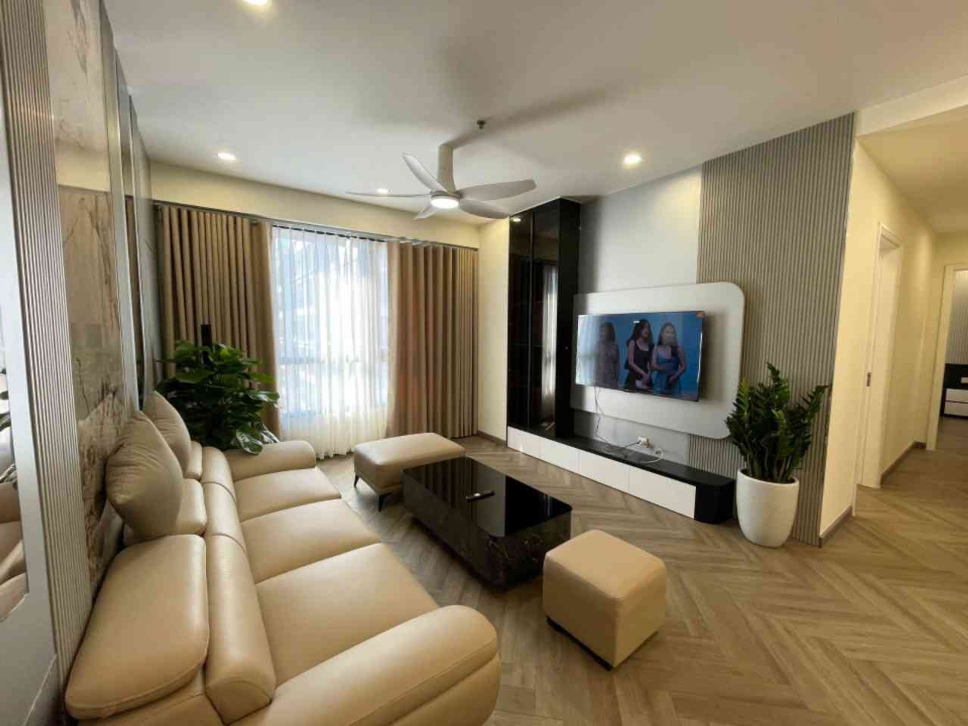 Bán nhà Hai Bà Trưng - diện tích 95m2 25 tầng - Lô góc - giá 13,8 tỷ