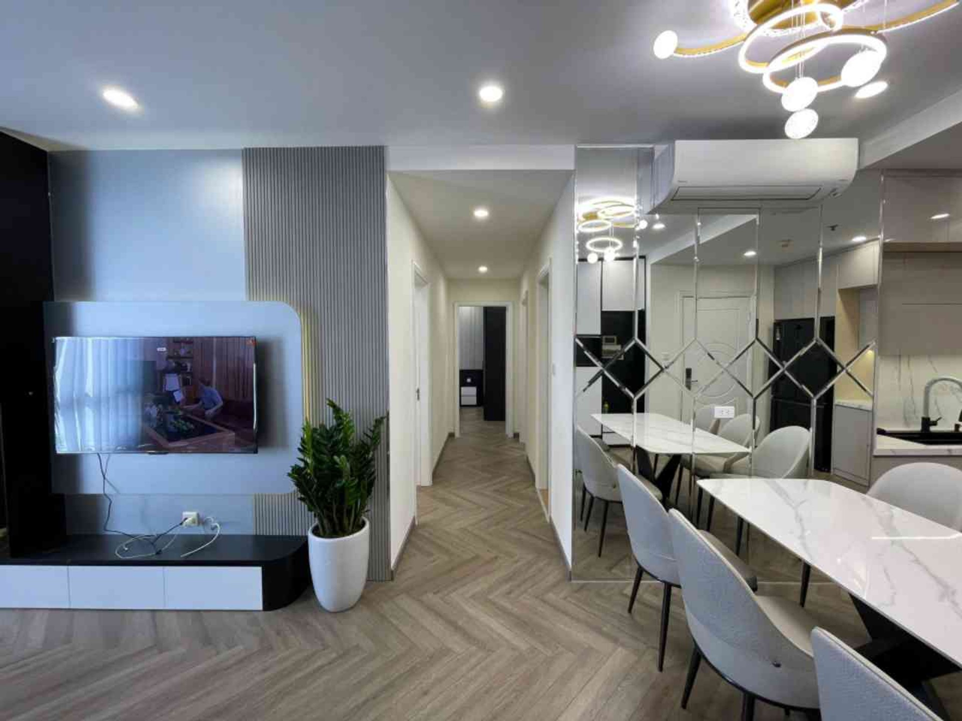 Bán nhà Hai Bà Trưng - diện tích 95m2 25 tầng - Lô góc - giá 13,8 tỷ