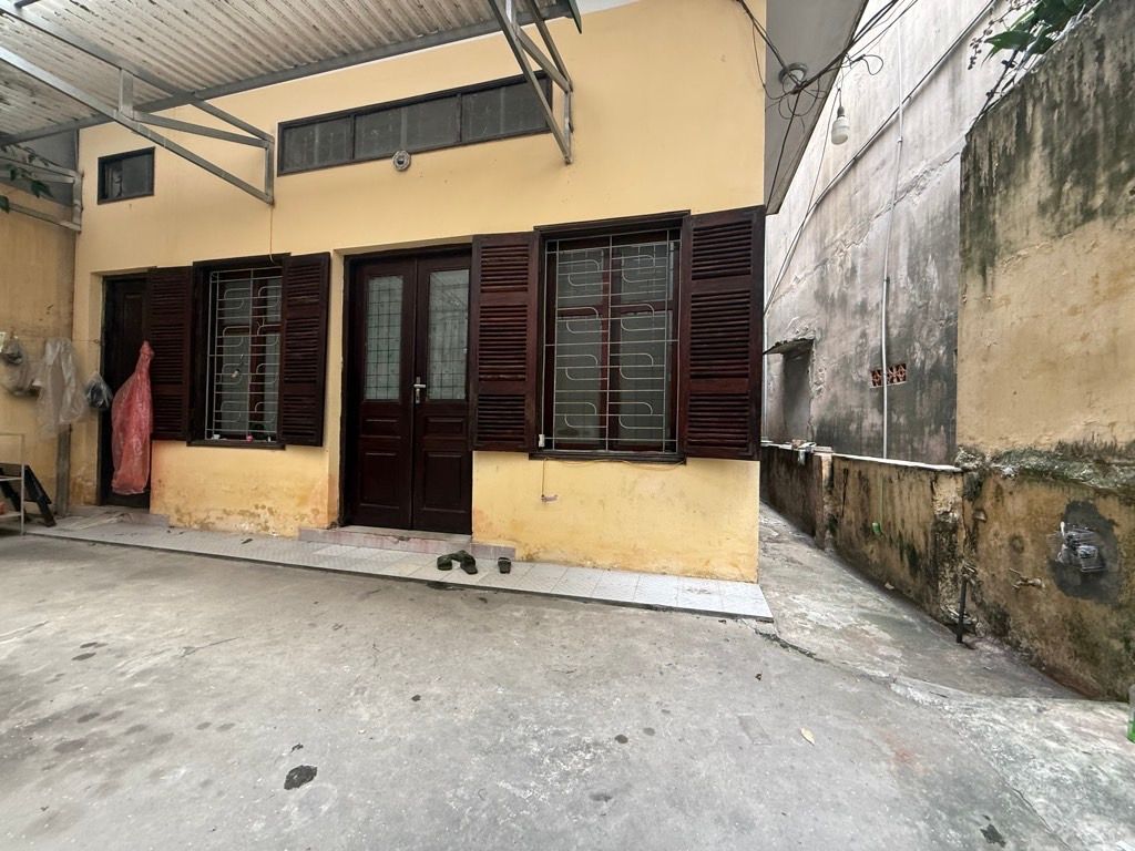 Bán nhà Cự Lộc - diện tích 121m2 4 tầng - ô tô vào nhà - giá 33 tỷ