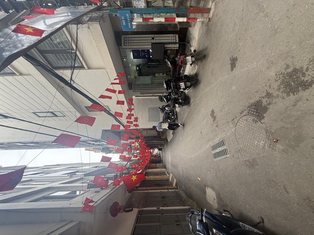 Bán nhà Cự Lộc - diện tích 121m2 4 tầng - ô tô vào nhà - giá 33 tỷ