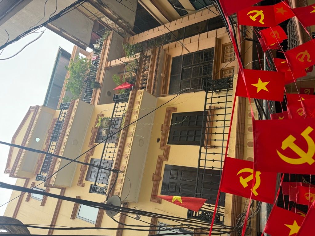 Bán nhà Cự Lộc - diện tích 121m2 4 tầng - ô tô vào nhà - giá 33 tỷ