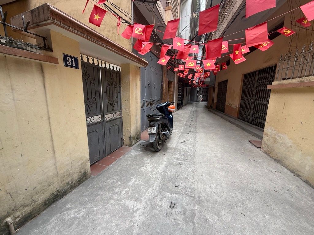 Bán nhà Cự Lộc - diện tích 121m2 4 tầng - ô tô vào nhà - giá 33 tỷ