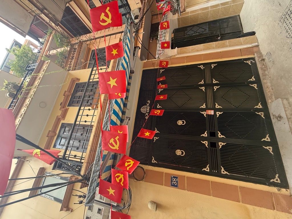 Bán nhà Cự Lộc - diện tích 121m2 4 tầng - ô tô vào nhà - giá 33 tỷ